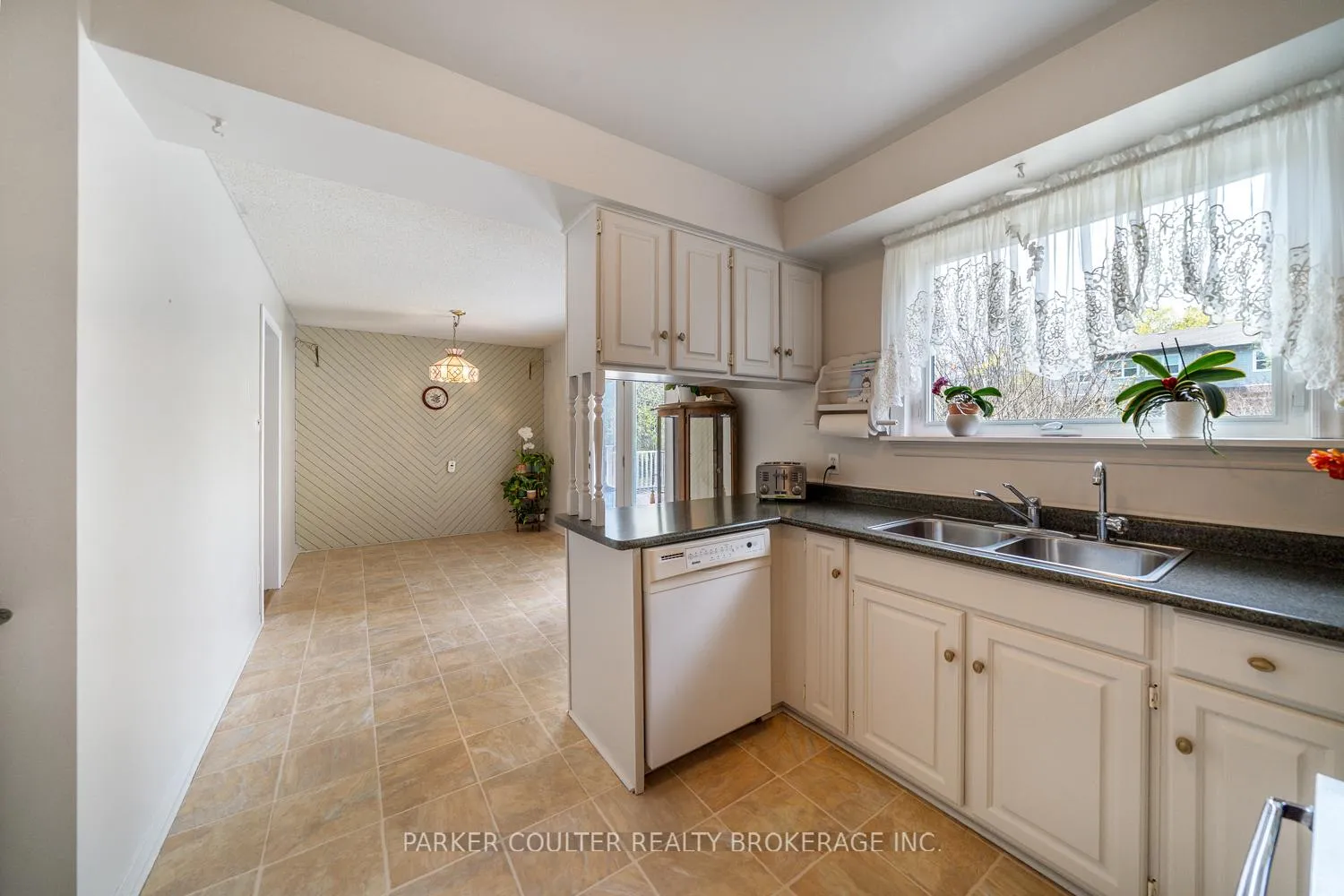 Photo 17 of 16 Cardinal Crescent, Springwater, Midhurst — HOMEH