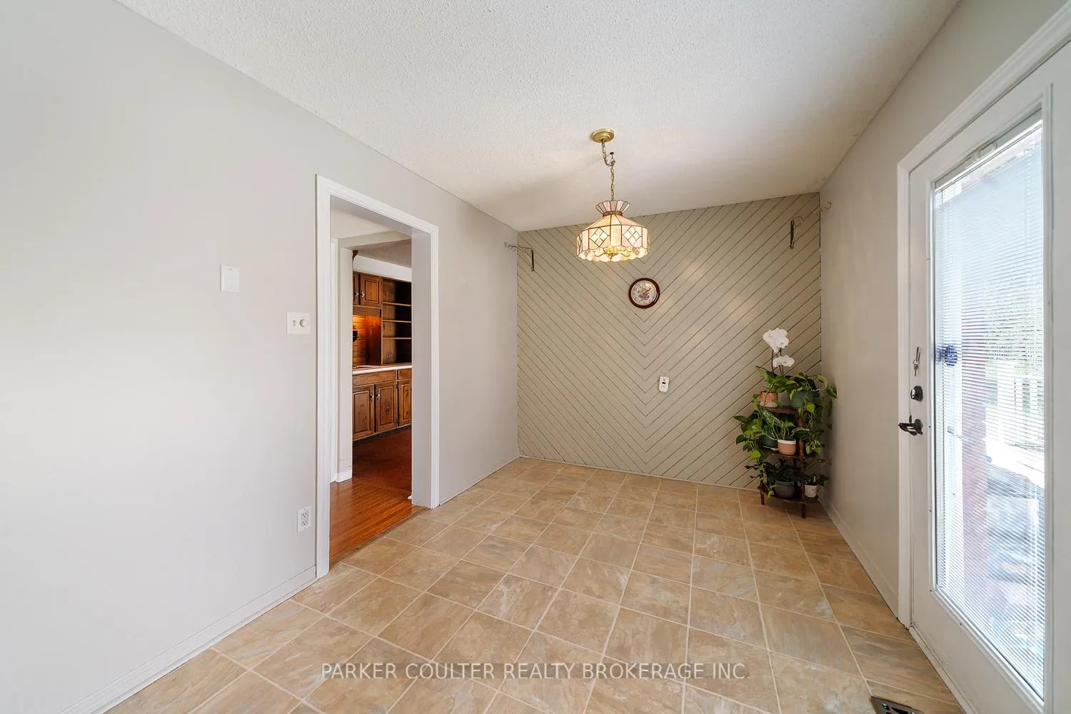 Photo 20 of 16 Cardinal Crescent, Springwater, Midhurst — HOMEH