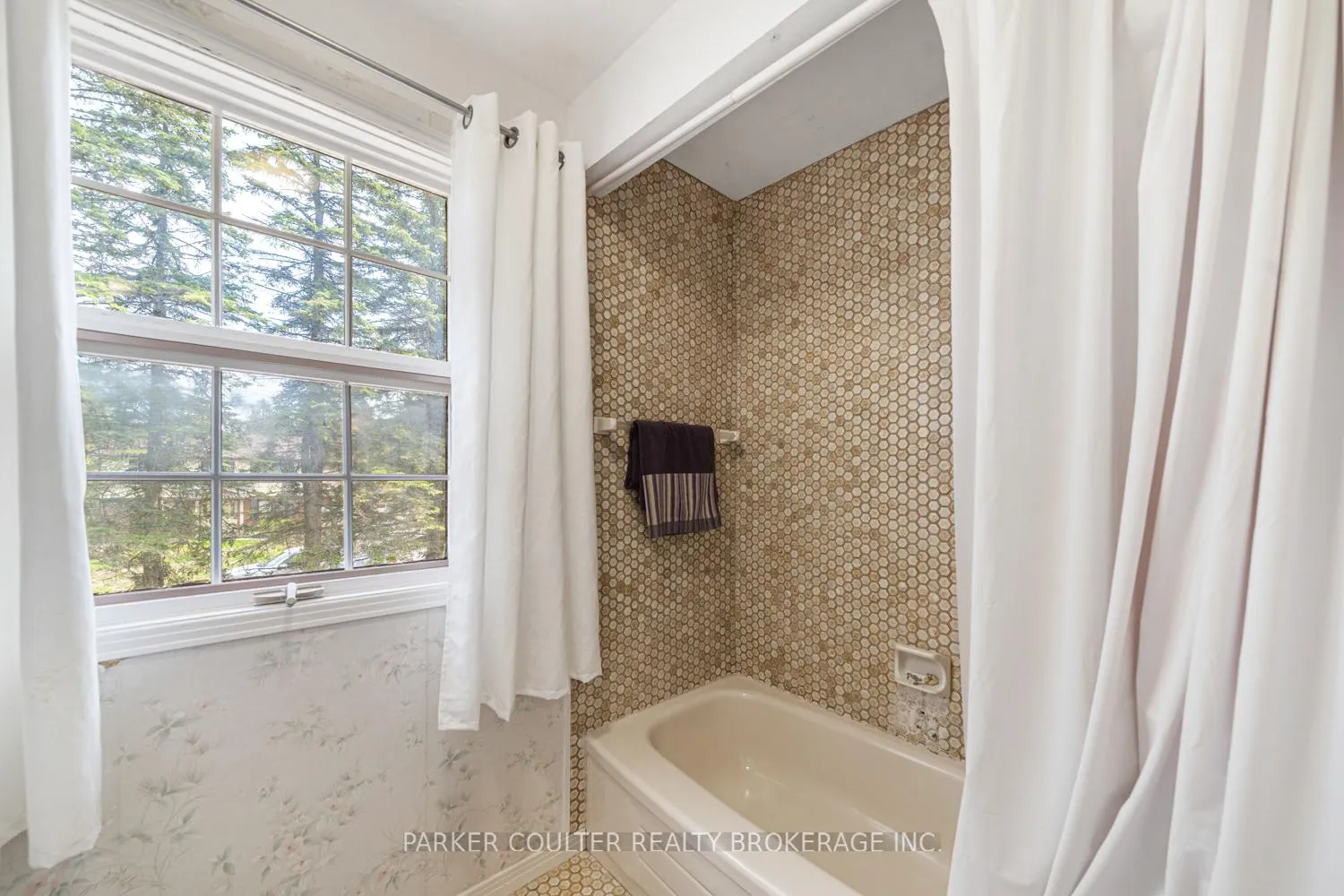 Photo 30 of 16 Cardinal Crescent, Springwater, Midhurst — HOMEH
