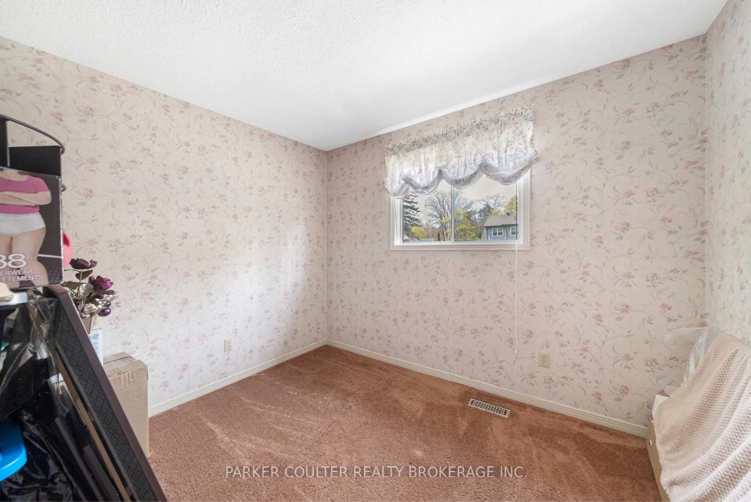 Photo 31 of 16 Cardinal Crescent, Springwater, Midhurst — HOMEH