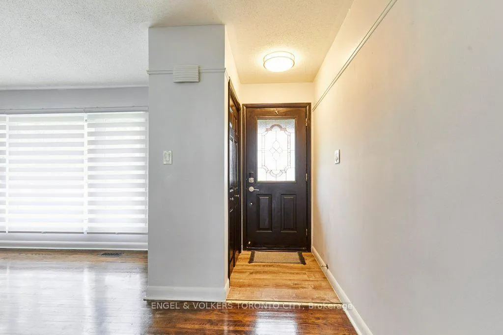 Photo 3 of 15 Lambert Drive, Belleville, Belleville Ward — HOMEH