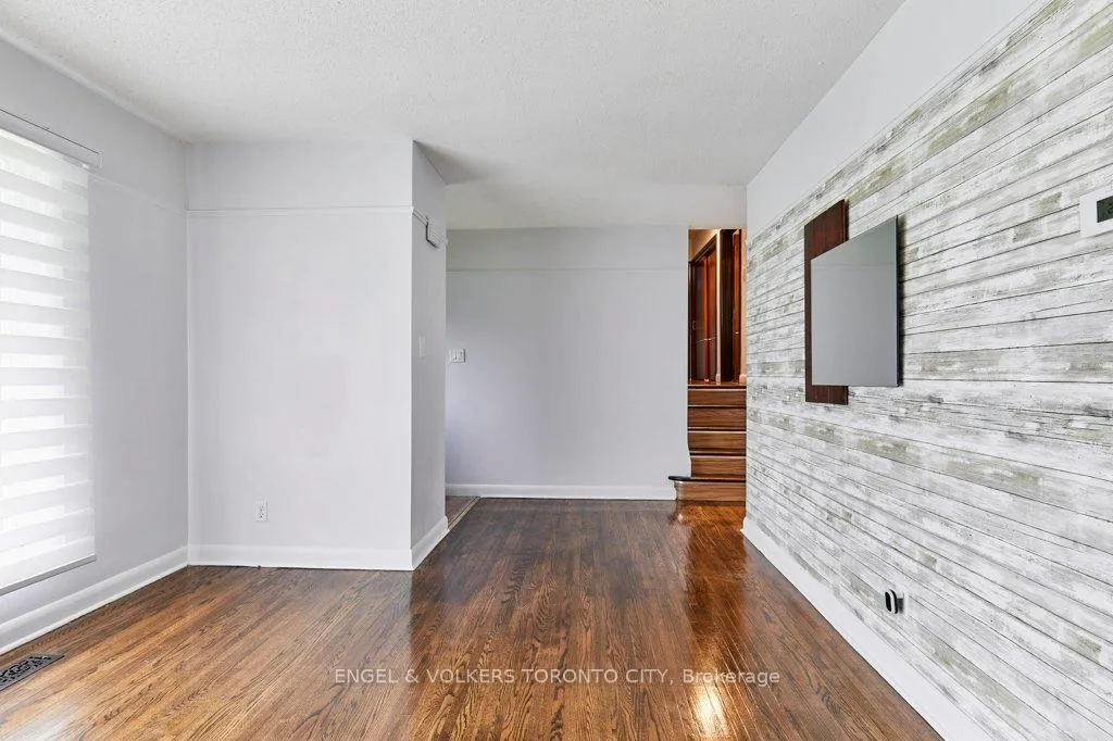 Photo 4 of 15 Lambert Drive, Belleville, Belleville Ward — HOMEH