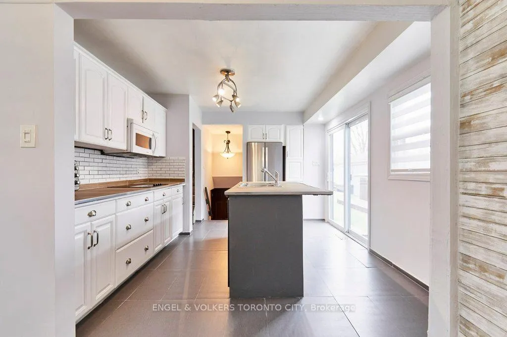 Photo 8 of 15 Lambert Drive, Belleville, Belleville Ward — HOMEH