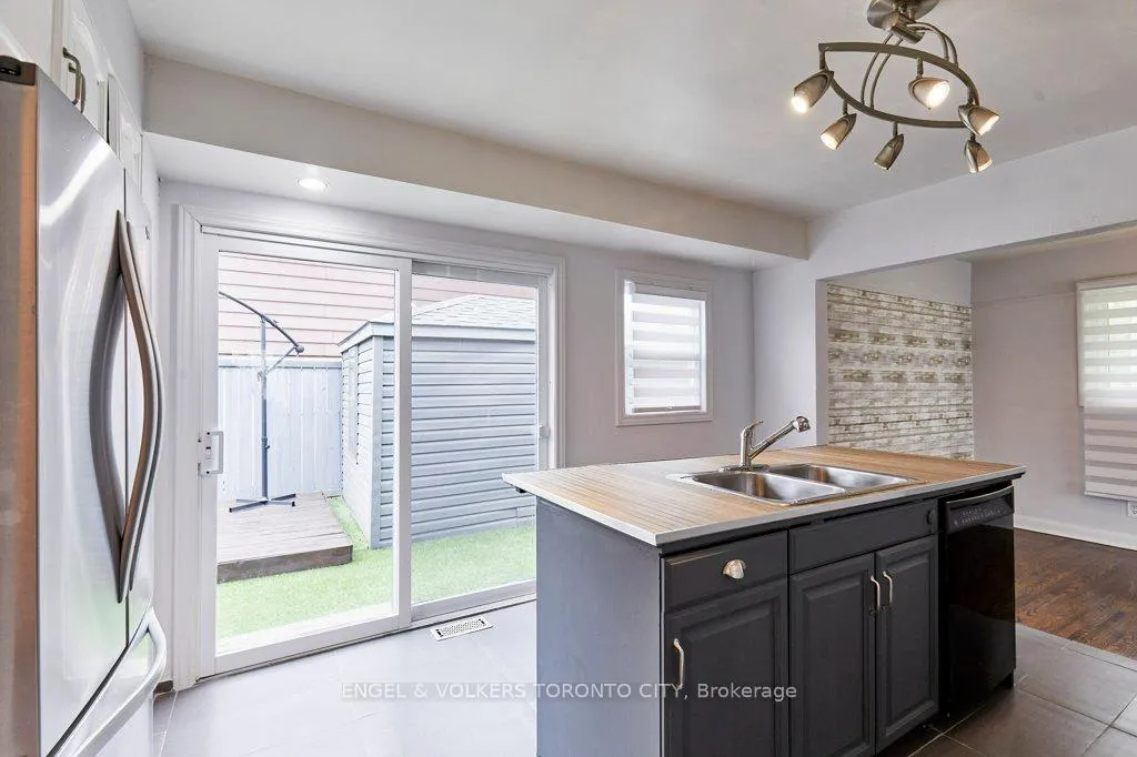 Photo 10 of 15 Lambert Drive, Belleville, Belleville Ward — HOMEH