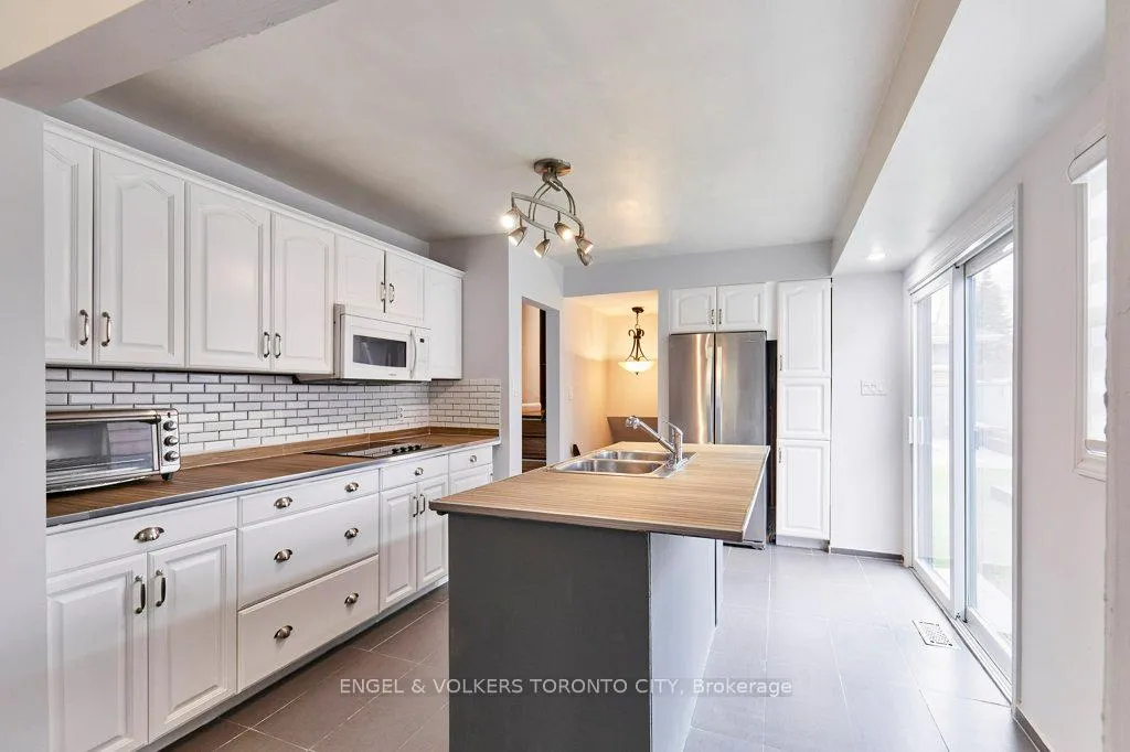 Photo 12 of 15 Lambert Drive, Belleville, Belleville Ward — HOMEH