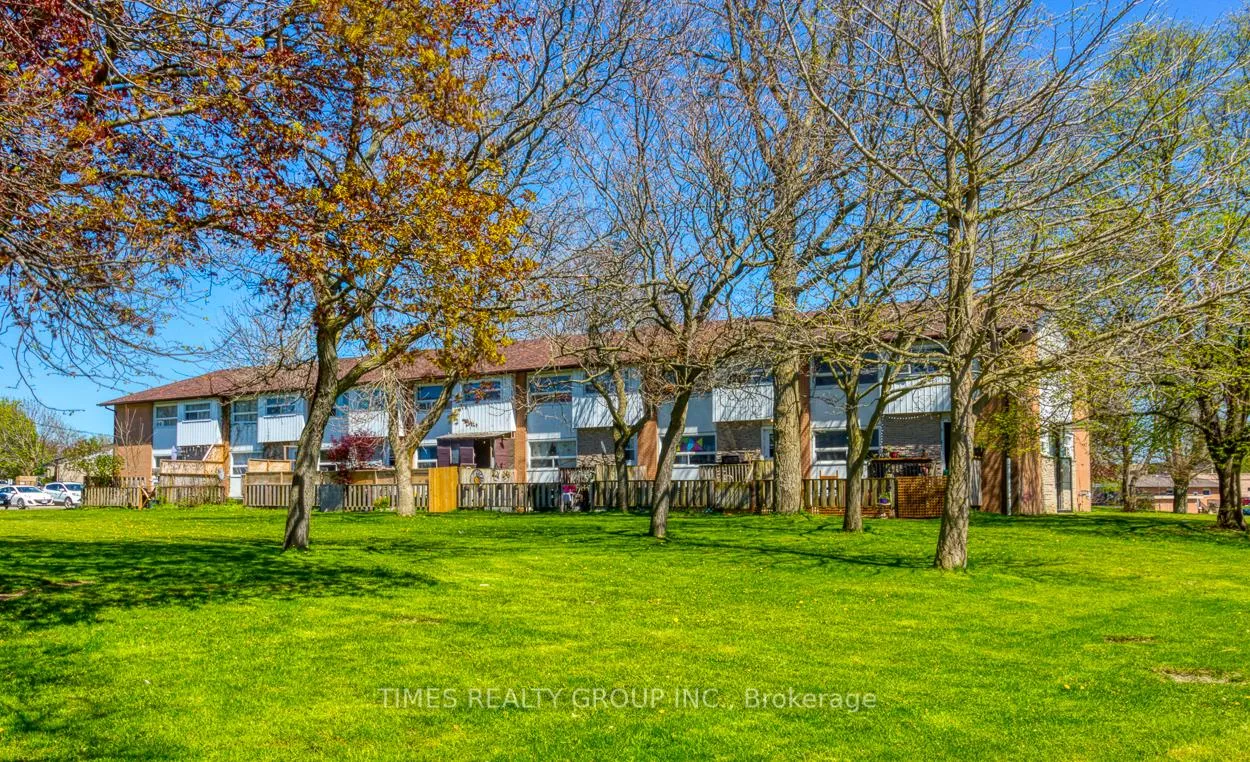 Photo of Unit #10, 11 Manitou Crescent W