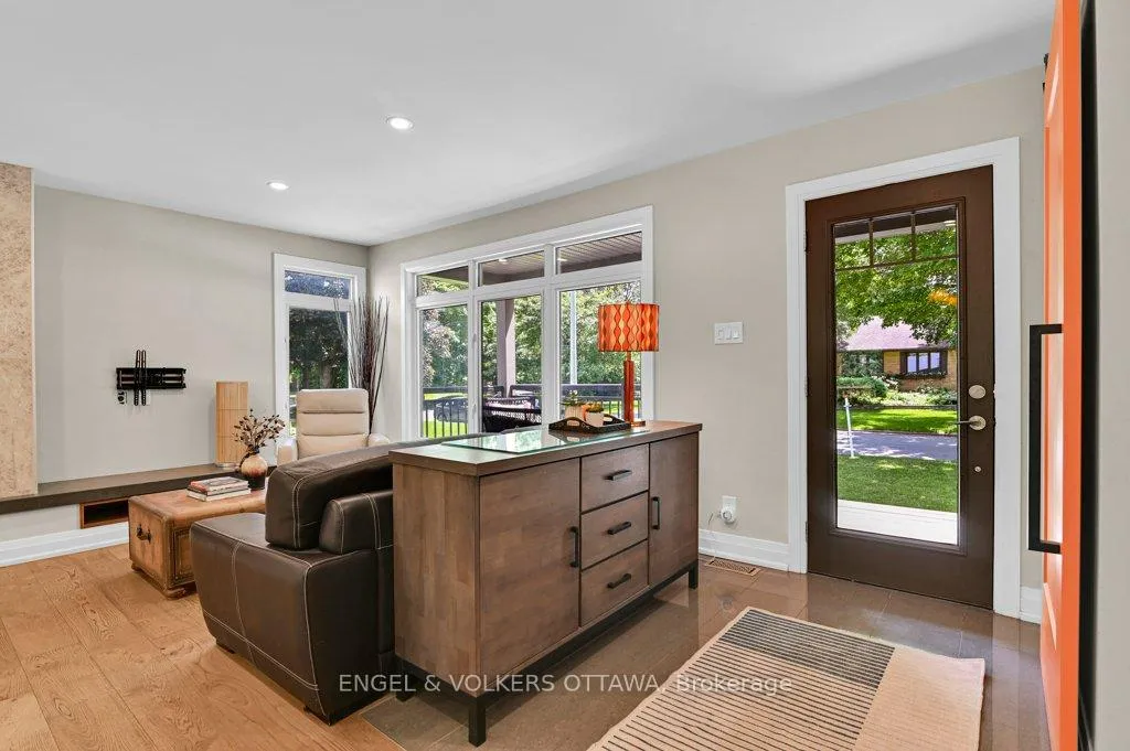 Photo 4 of 580 Thessaly Circle, Ottawa, Alta Vista/Faircrest Heights — HOMEH