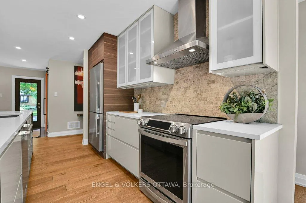 Photo 14 of 580 Thessaly Circle, Ottawa, Alta Vista/Faircrest Heights — HOMEH