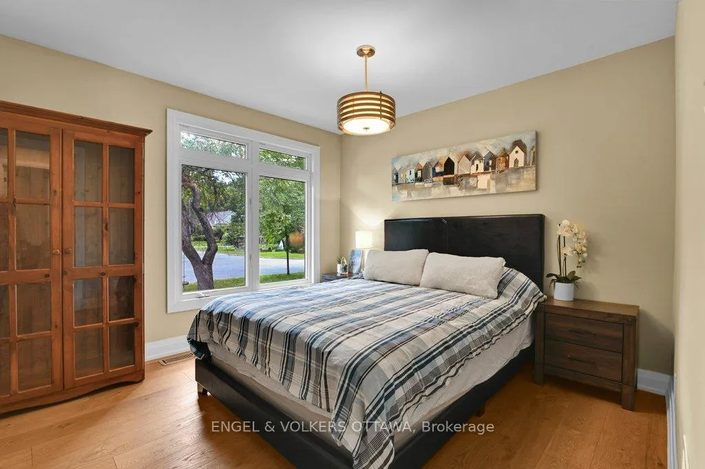 Photo 17 of 580 Thessaly Circle, Ottawa, Alta Vista/Faircrest Heights — HOMEH