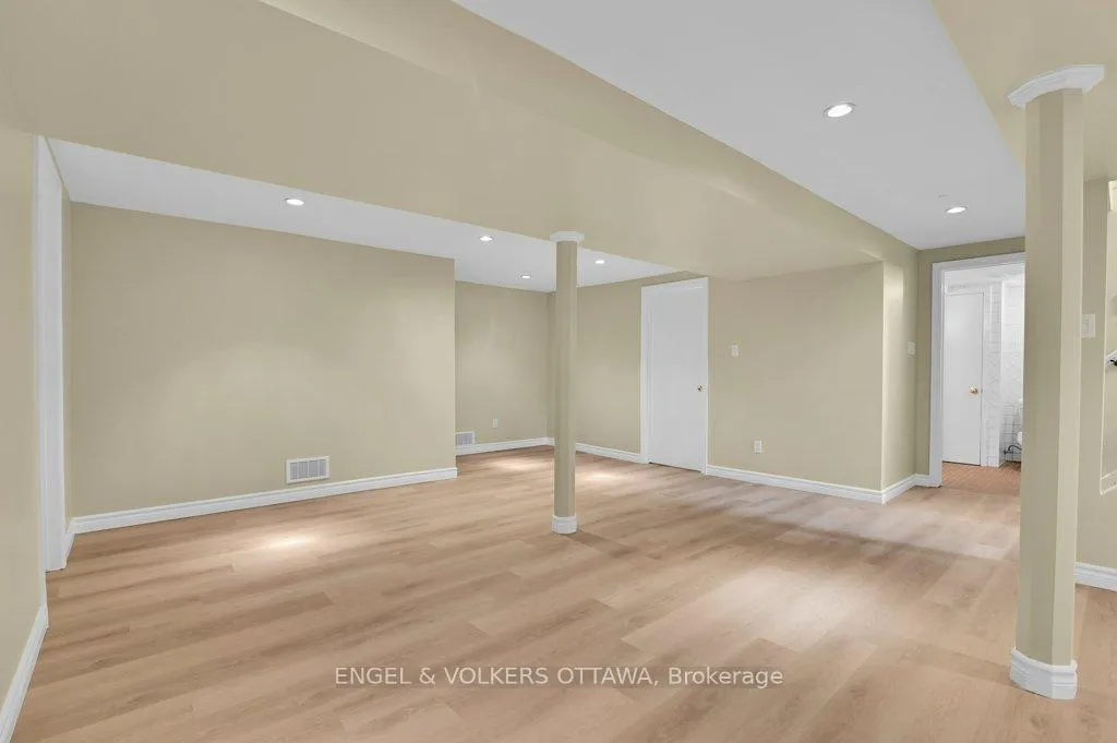 Photo 24 of 580 Thessaly Circle, Ottawa, Alta Vista/Faircrest Heights — HOMEH
