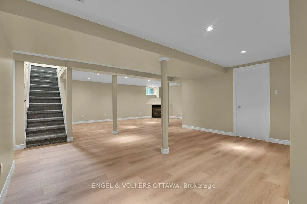 Photo 25 of 580 Thessaly Circle, Ottawa, Alta Vista/Faircrest Heights — HOMEH