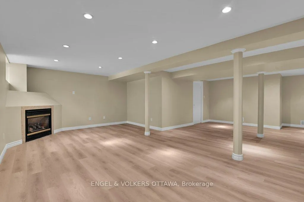 Photo 26 of 580 Thessaly Circle, Ottawa, Alta Vista/Faircrest Heights — HOMEH