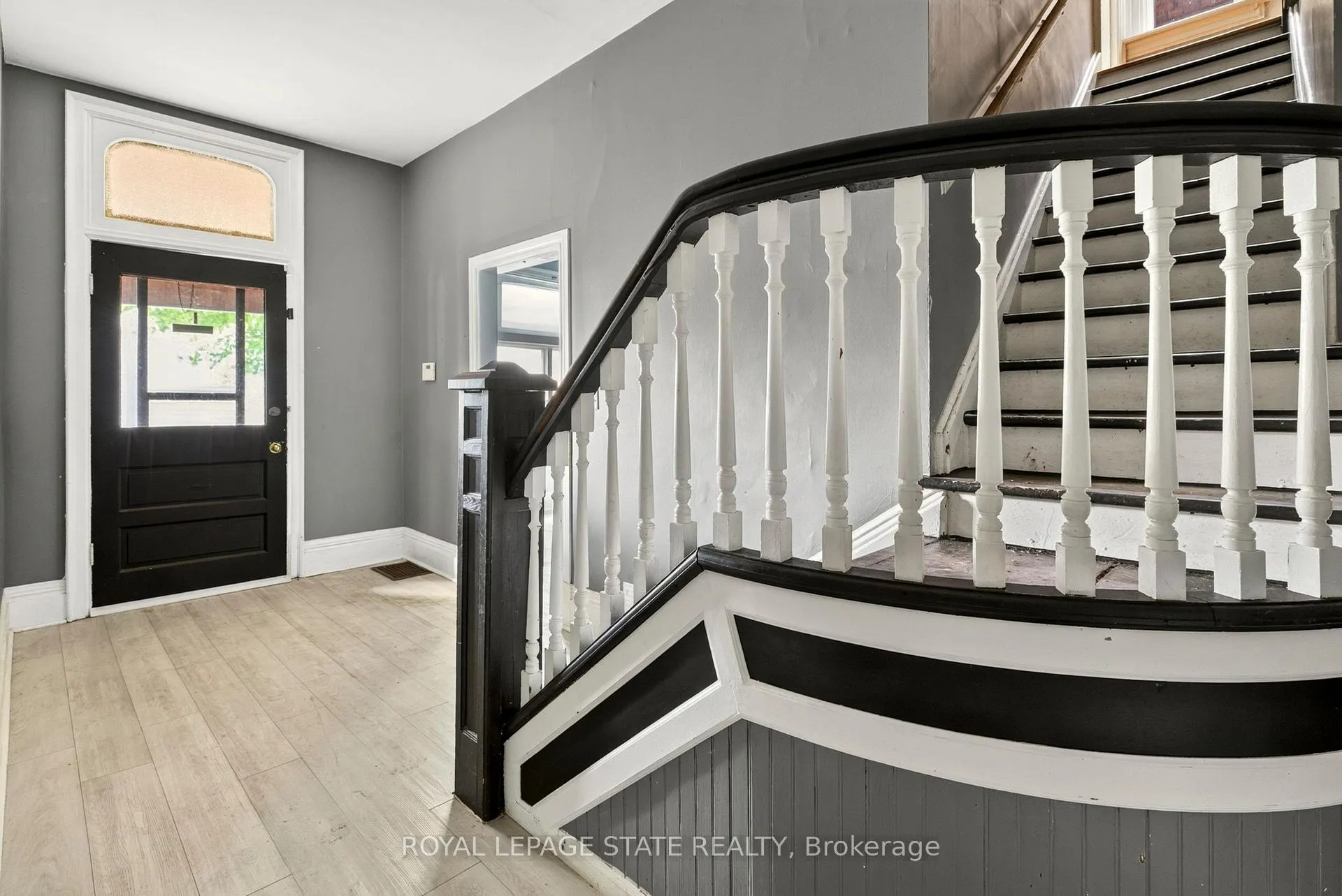 Photo 5 of 86 Sherman Avenue N, Hamilton, Gibson — HOMEH