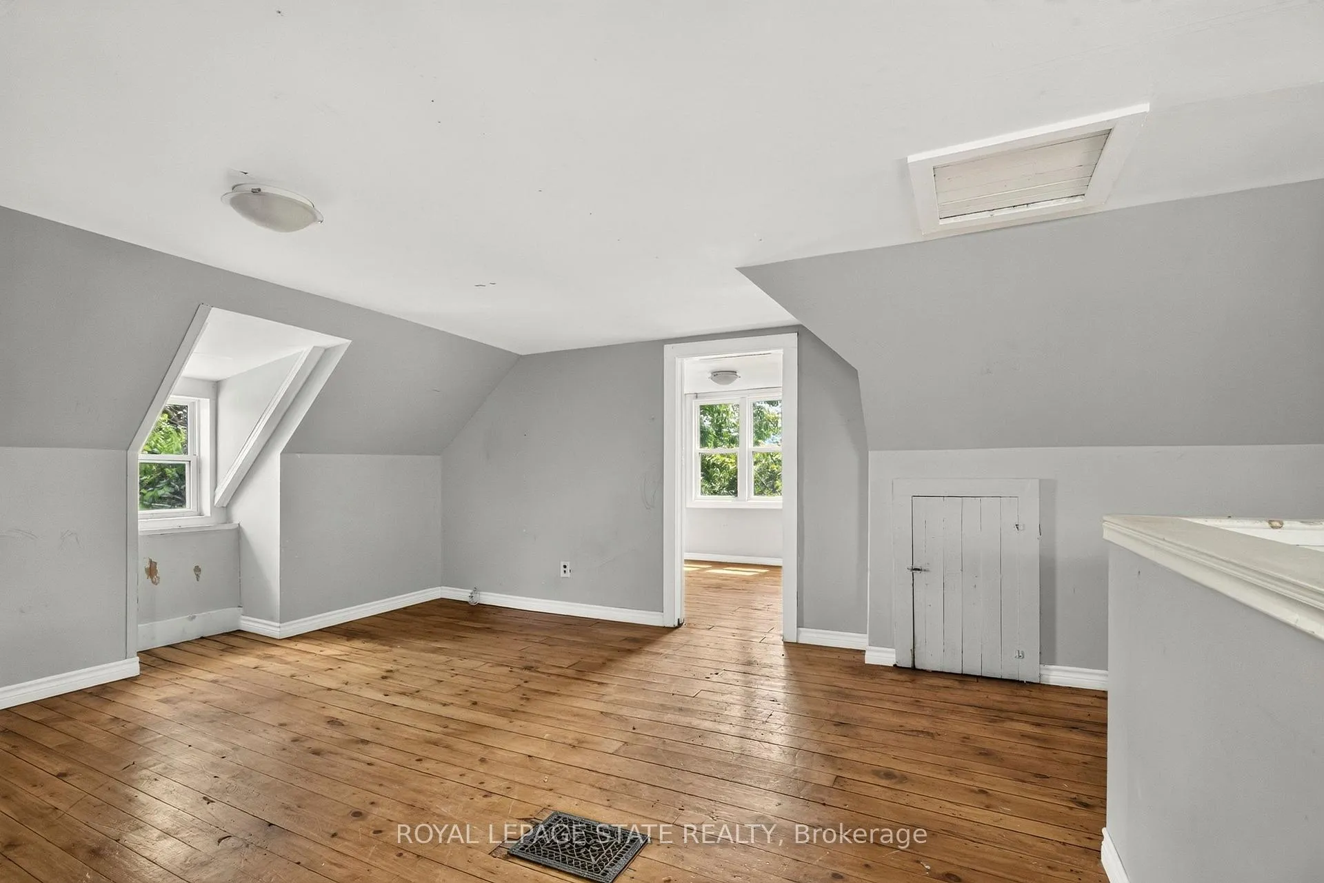 Photo 33 of 86 Sherman Avenue N, Hamilton, Gibson — HOMEH