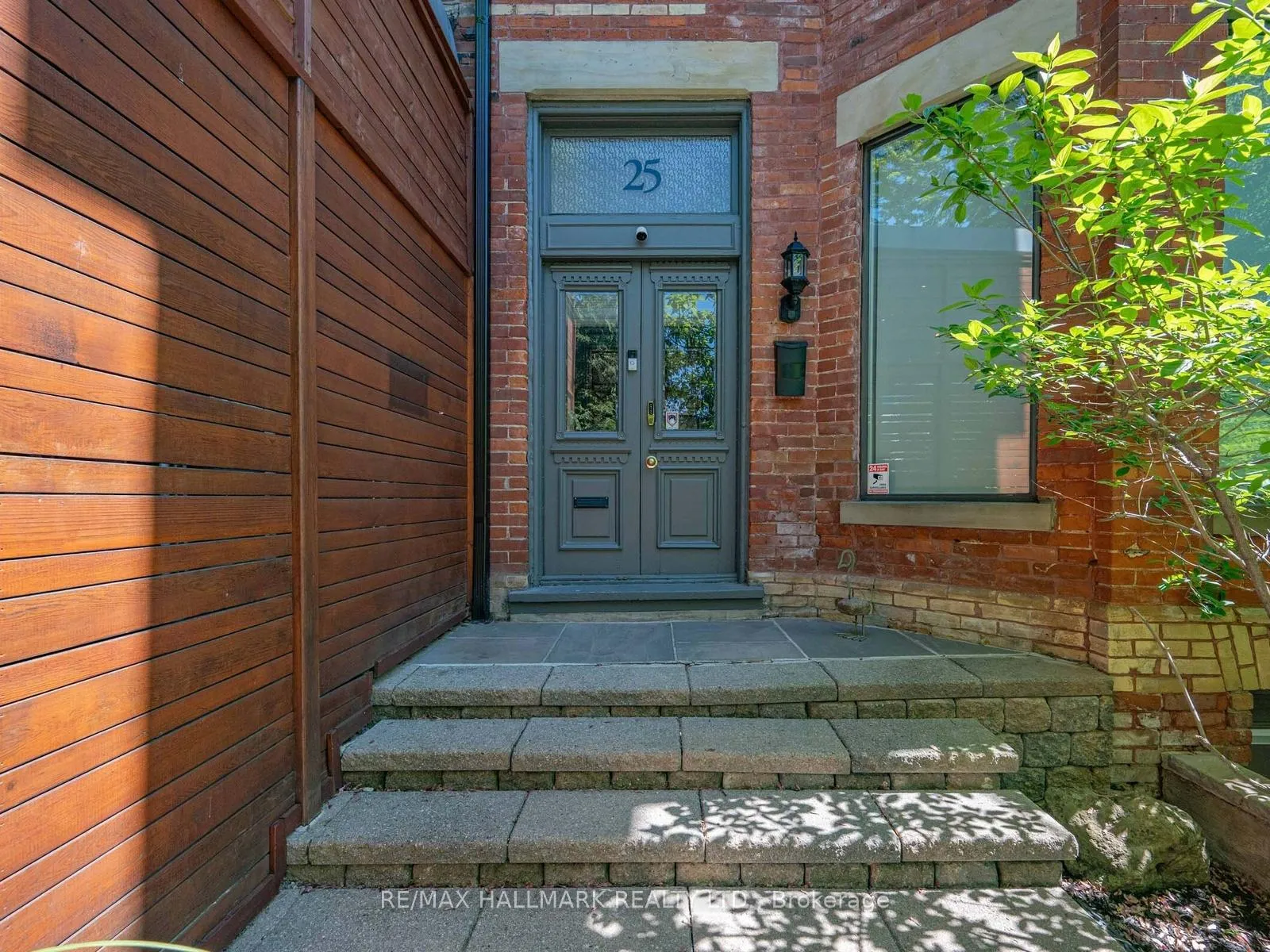 Photo 2 of 25 Grange Avenue, Toronto, Kensington-Chinatown — HOMEH