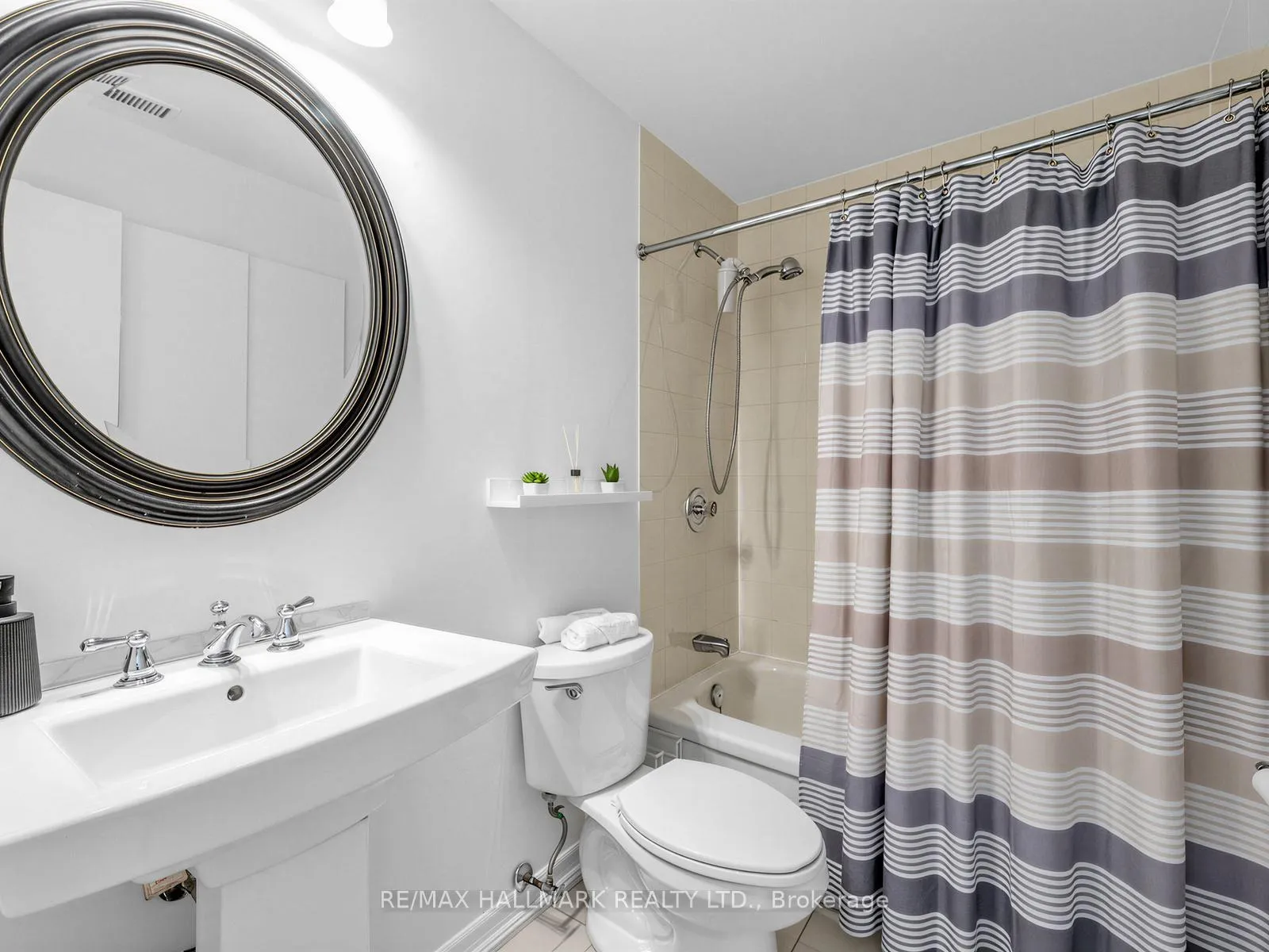 Photo 31 of 25 Grange Avenue, Toronto, Kensington-Chinatown — HOMEH