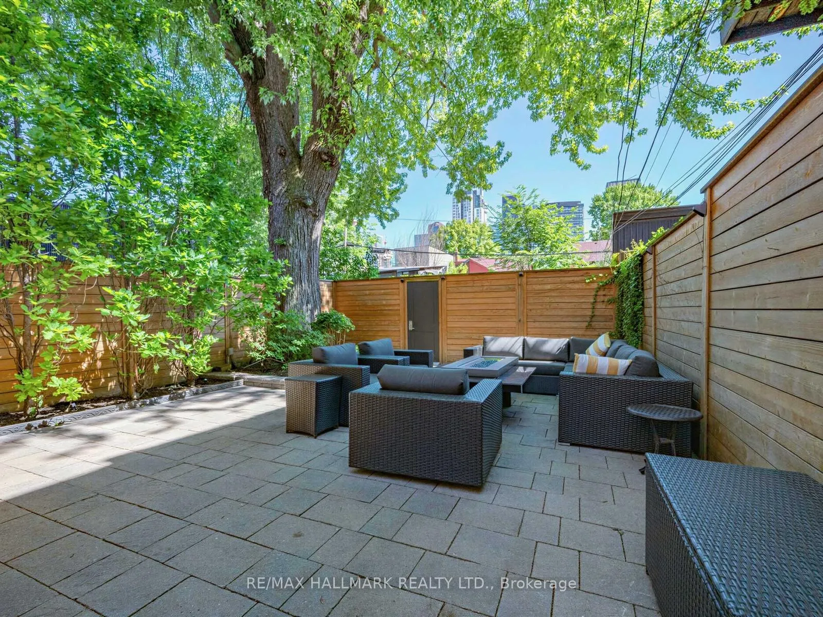 Photo 44 of 25 Grange Avenue, Toronto, Kensington-Chinatown — HOMEH
