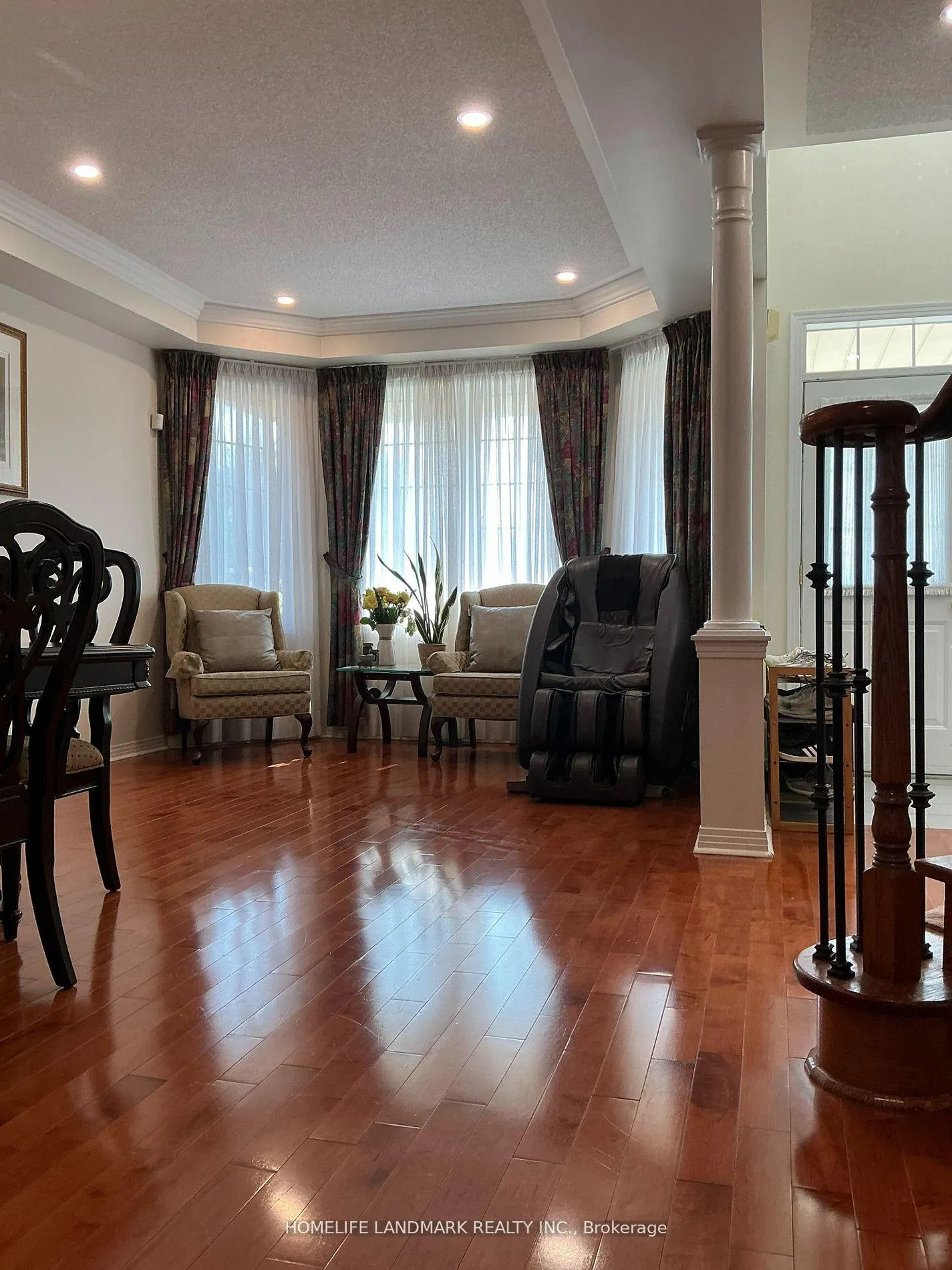 Photo 3 of 55 Moss Creek Boulevard E, Markham, Cachet — HOMEH