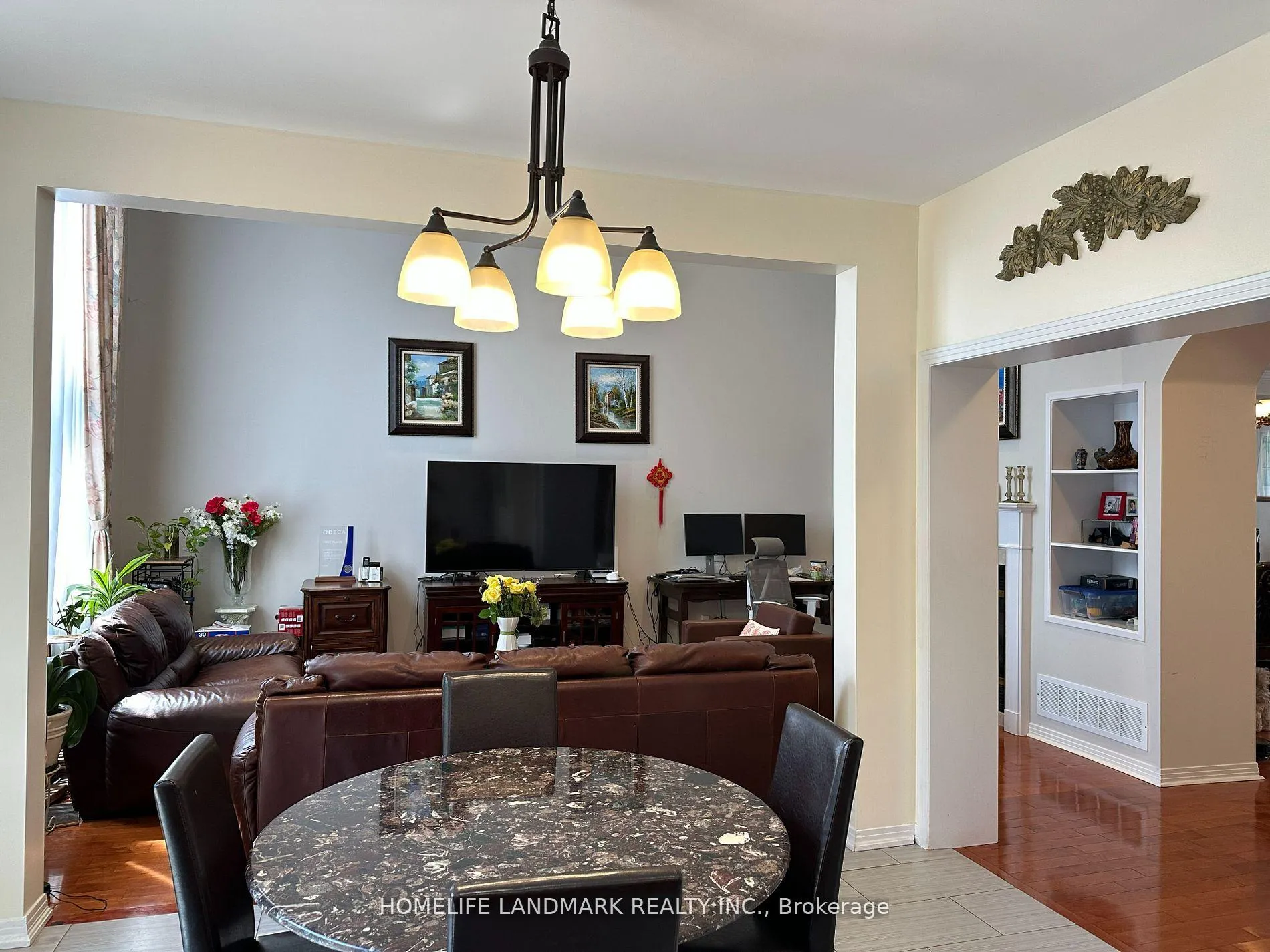 Photo 4 of 55 Moss Creek Boulevard E, Markham, Cachet — HOMEH