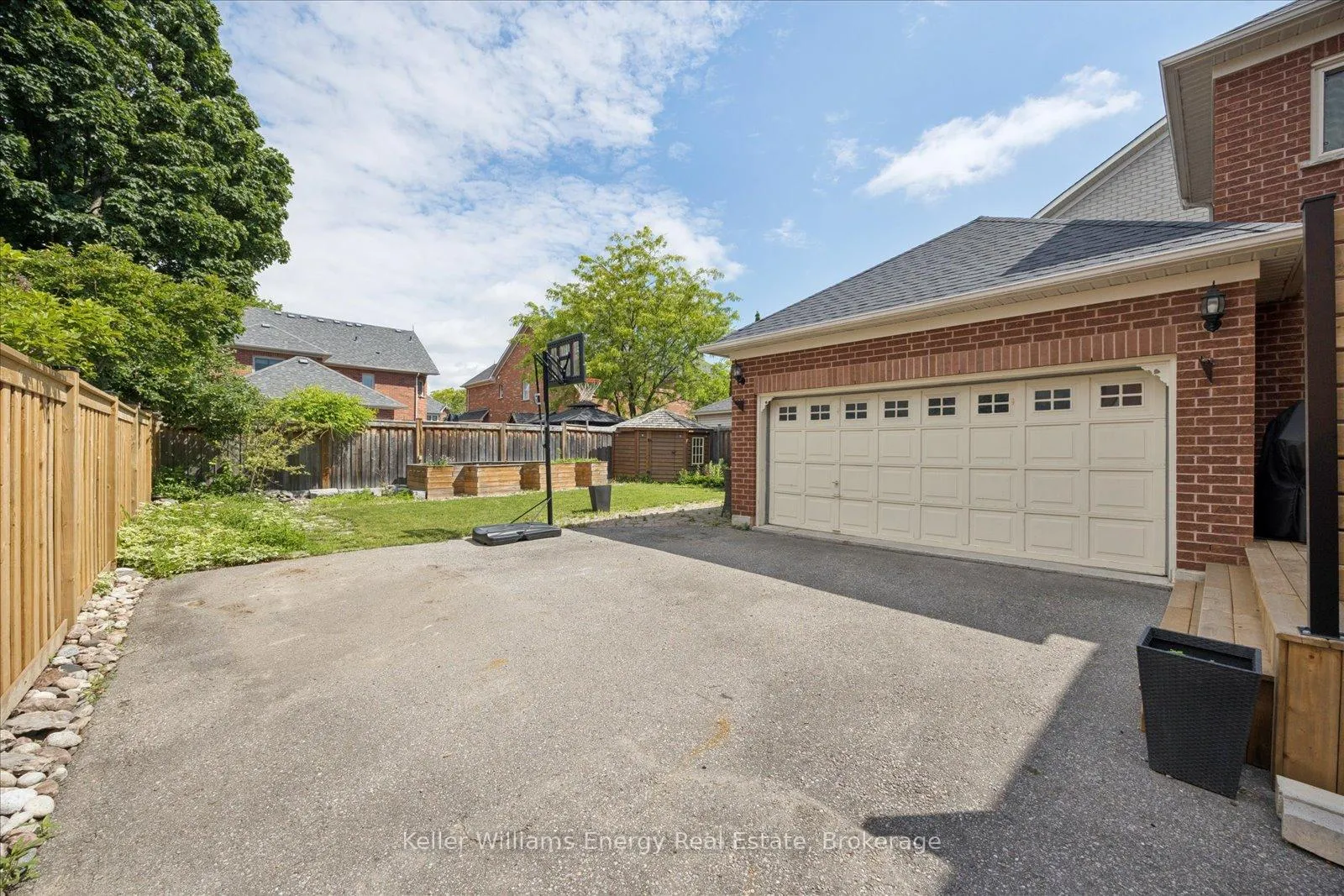 Photo 3 of 63 McBeth Place, Whitby, Brooklin — HOMEH