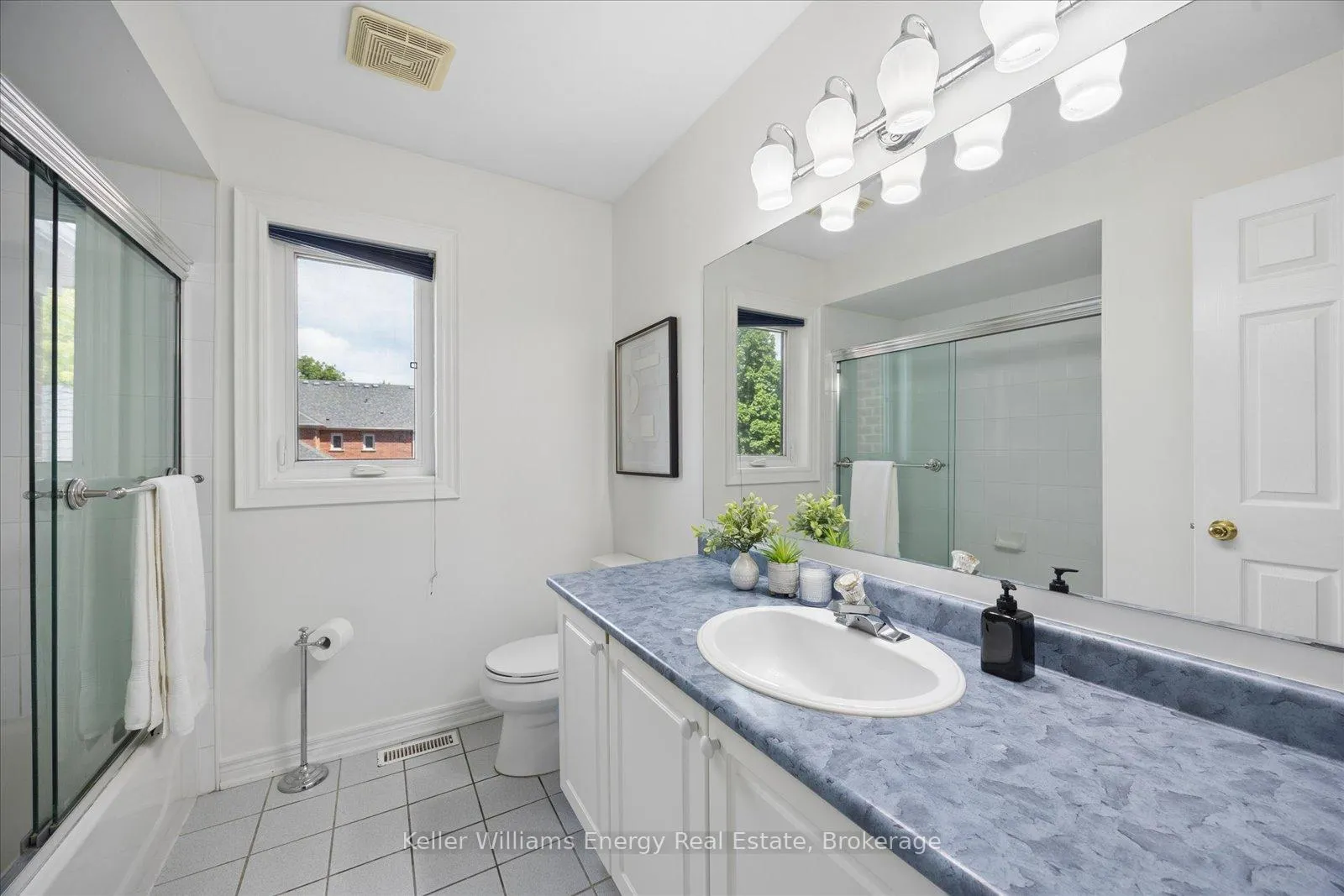 Photo 38 of 63 McBeth Place, Whitby, Brooklin — HOMEH