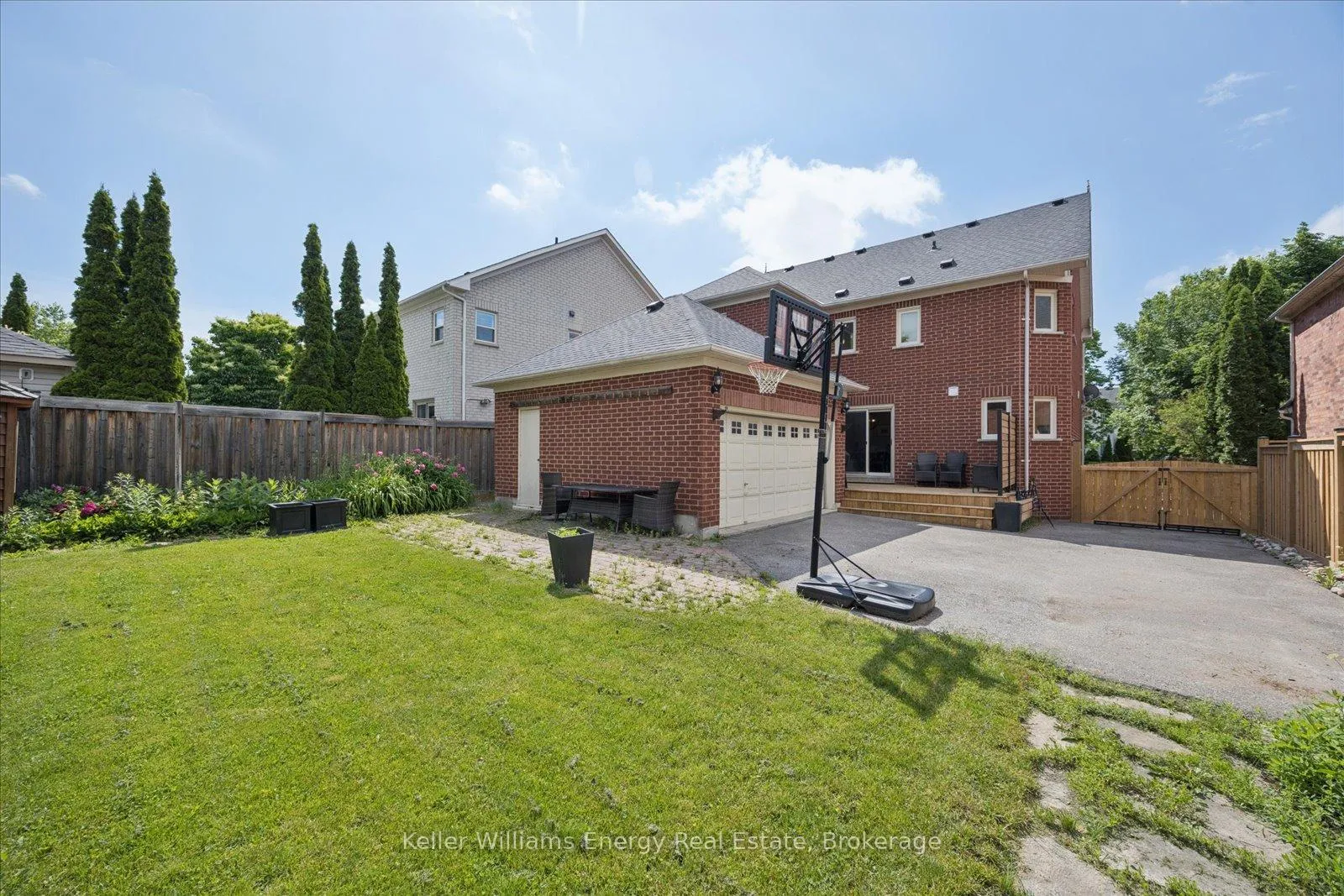 Photo 46 of 63 McBeth Place, Whitby, Brooklin — HOMEH