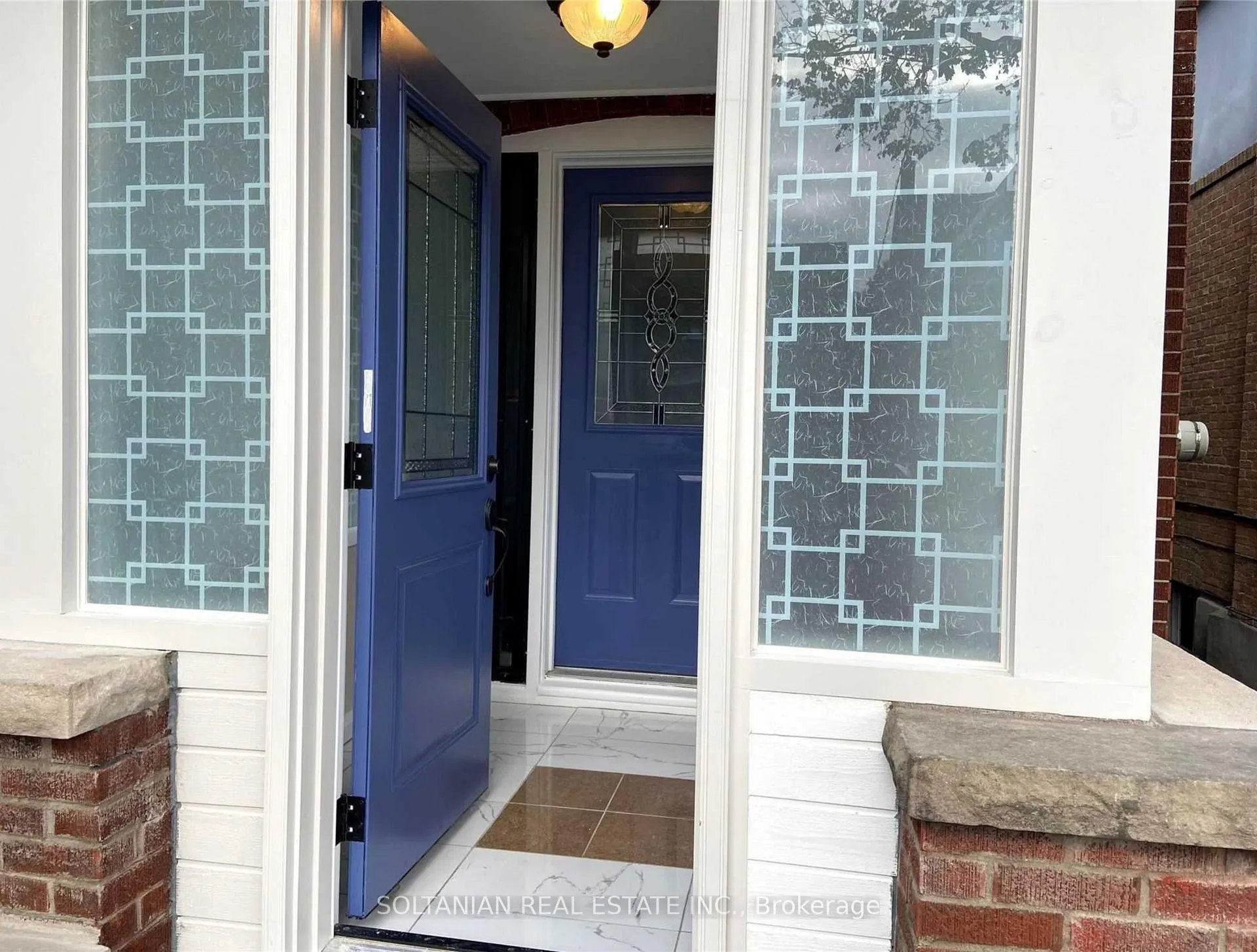 Photo 2 of 137 Colin Avenue, Toronto, Yonge-Eglinton — HOMEH