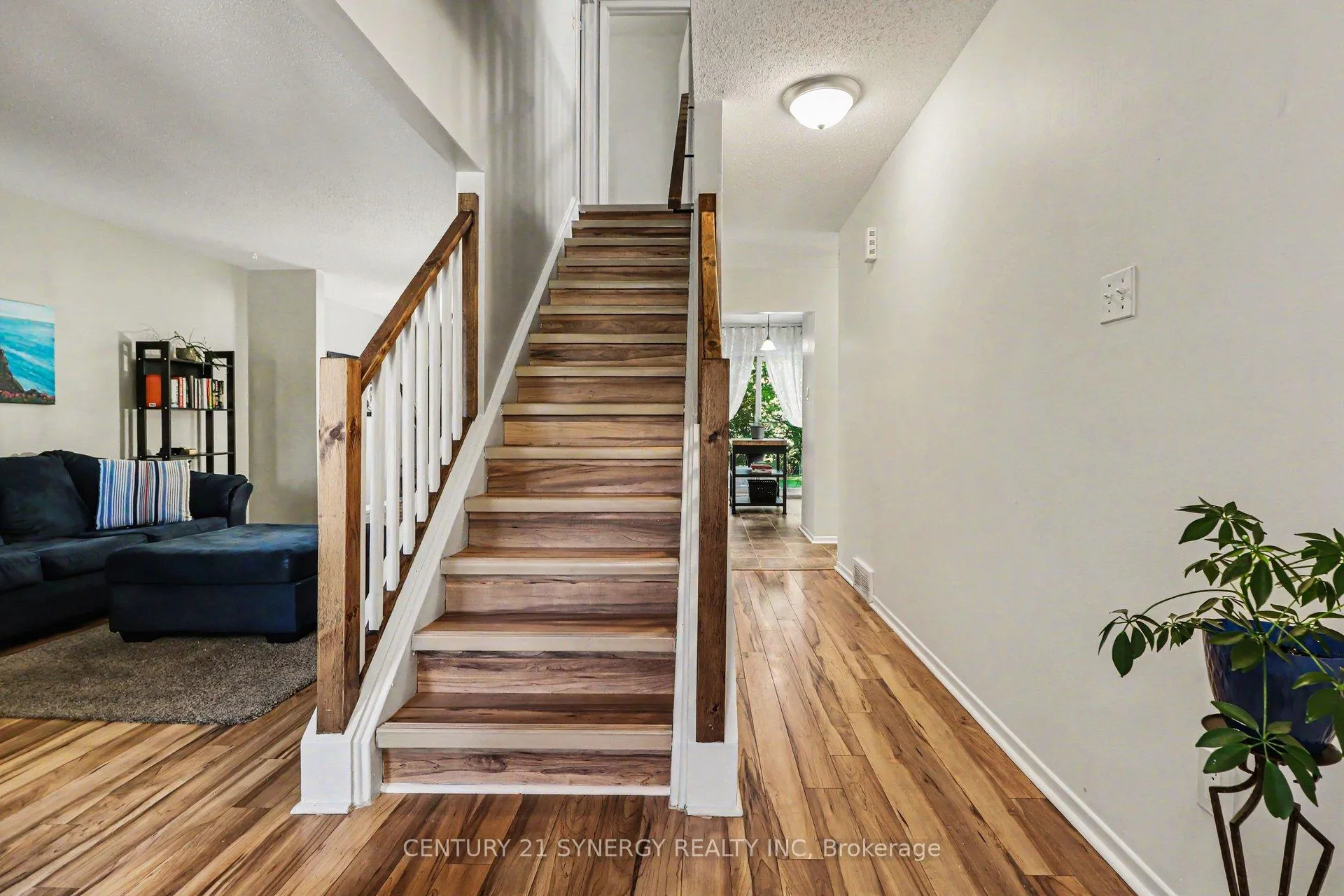 Photo 5 of 1082 Taffy Lane, Ottawa, Convent Glen North — HOMEH