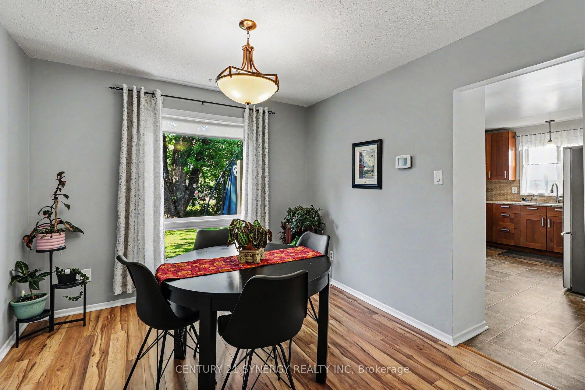 Photo 10 of 1082 Taffy Lane, Ottawa, Convent Glen North — HOMEH