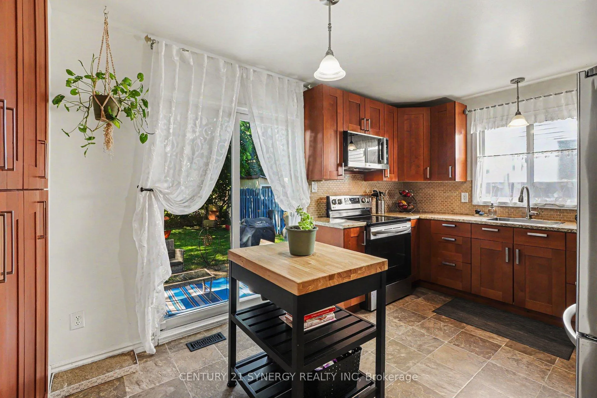 Photo 12 of 1082 Taffy Lane, Ottawa, Convent Glen North — HOMEH