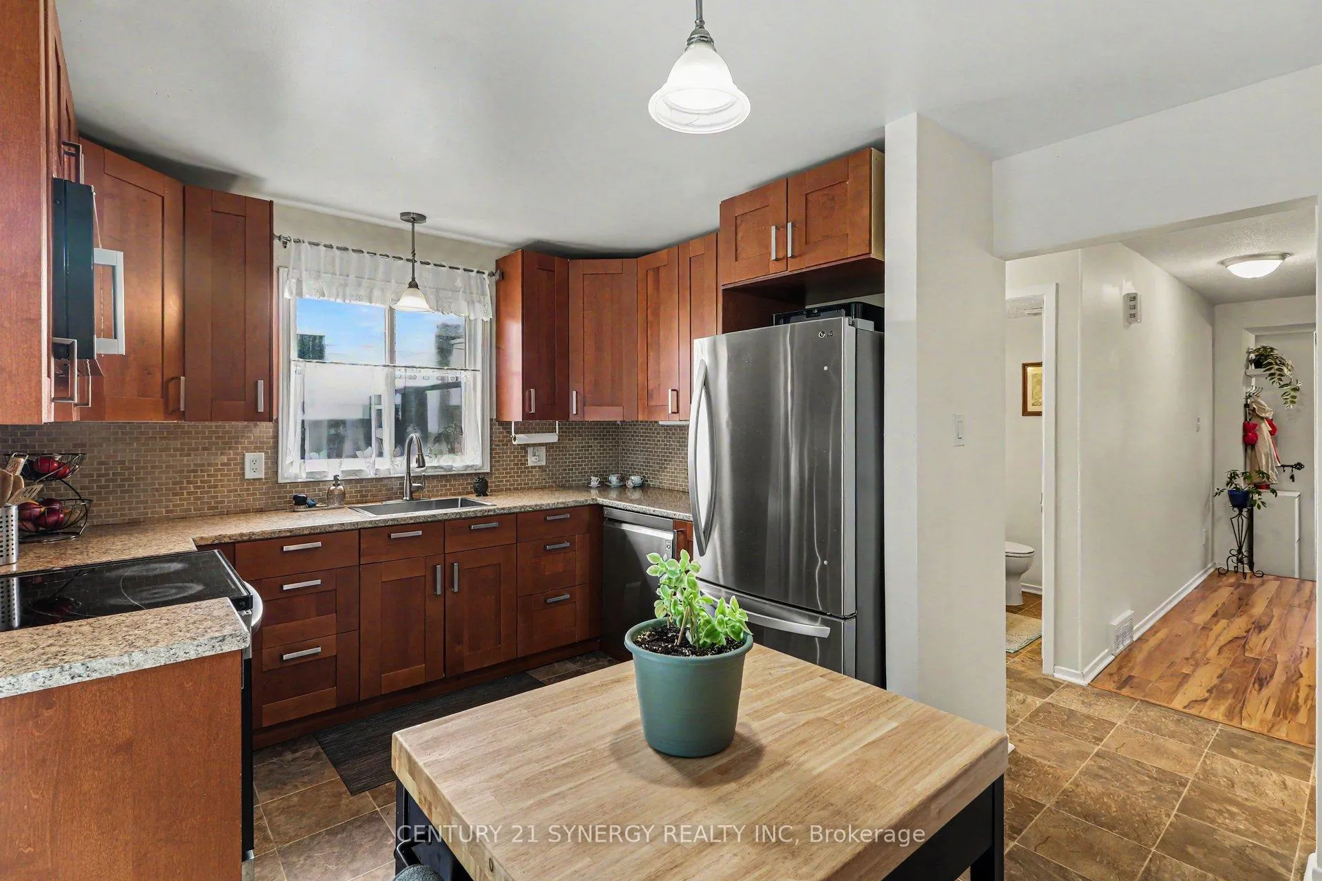 Photo 13 of 1082 Taffy Lane, Ottawa, Convent Glen North — HOMEH