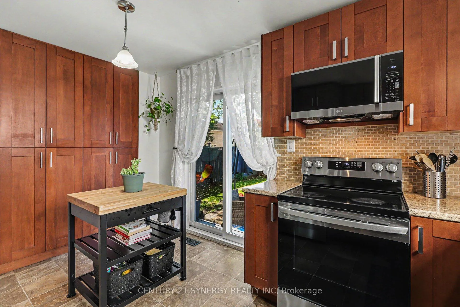 Photo 14 of 1082 Taffy Lane, Ottawa, Convent Glen North — HOMEH
