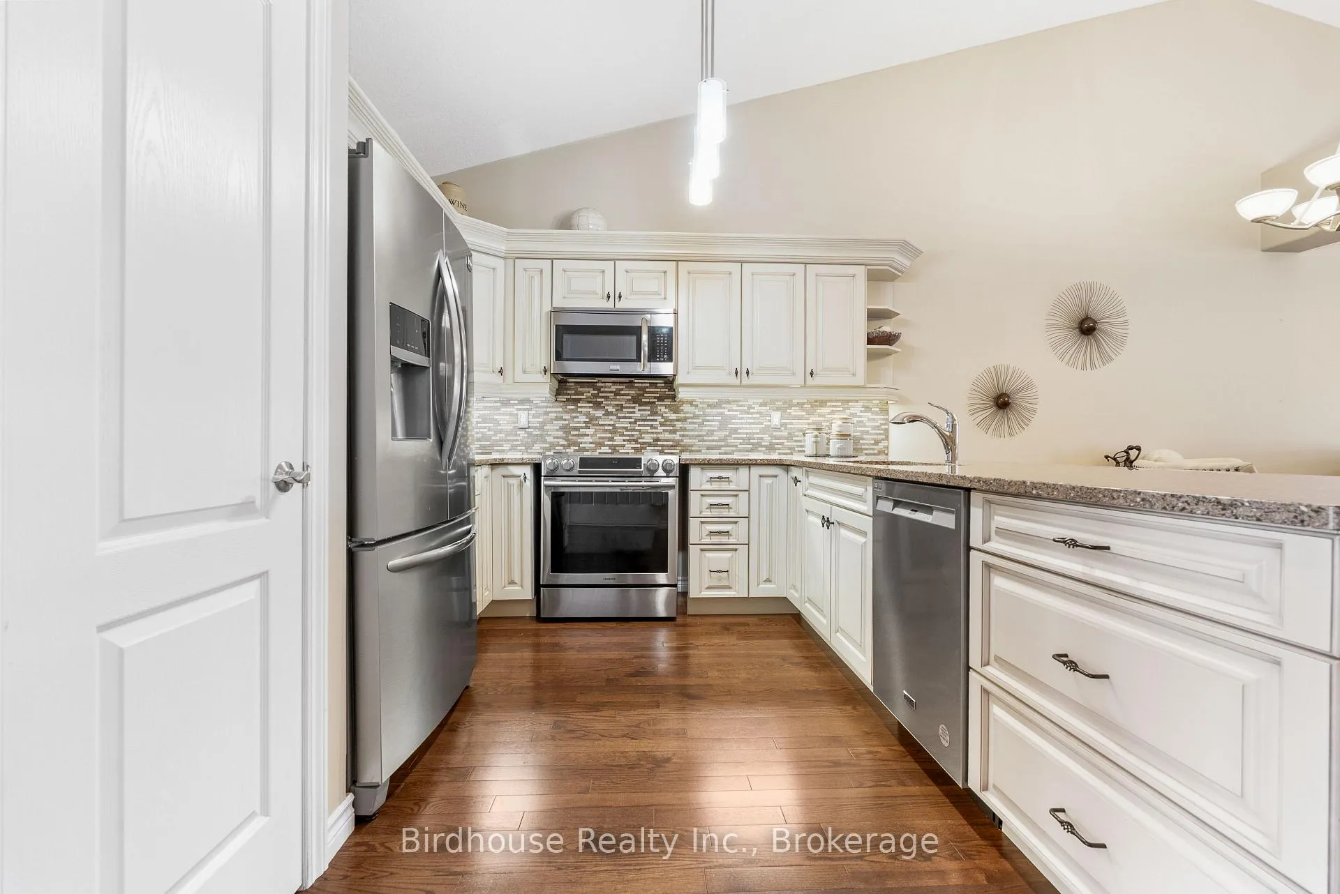 Photo 9 of 78 Chadwin Drive, Kawartha Lakes, Lindsay — HOMEH