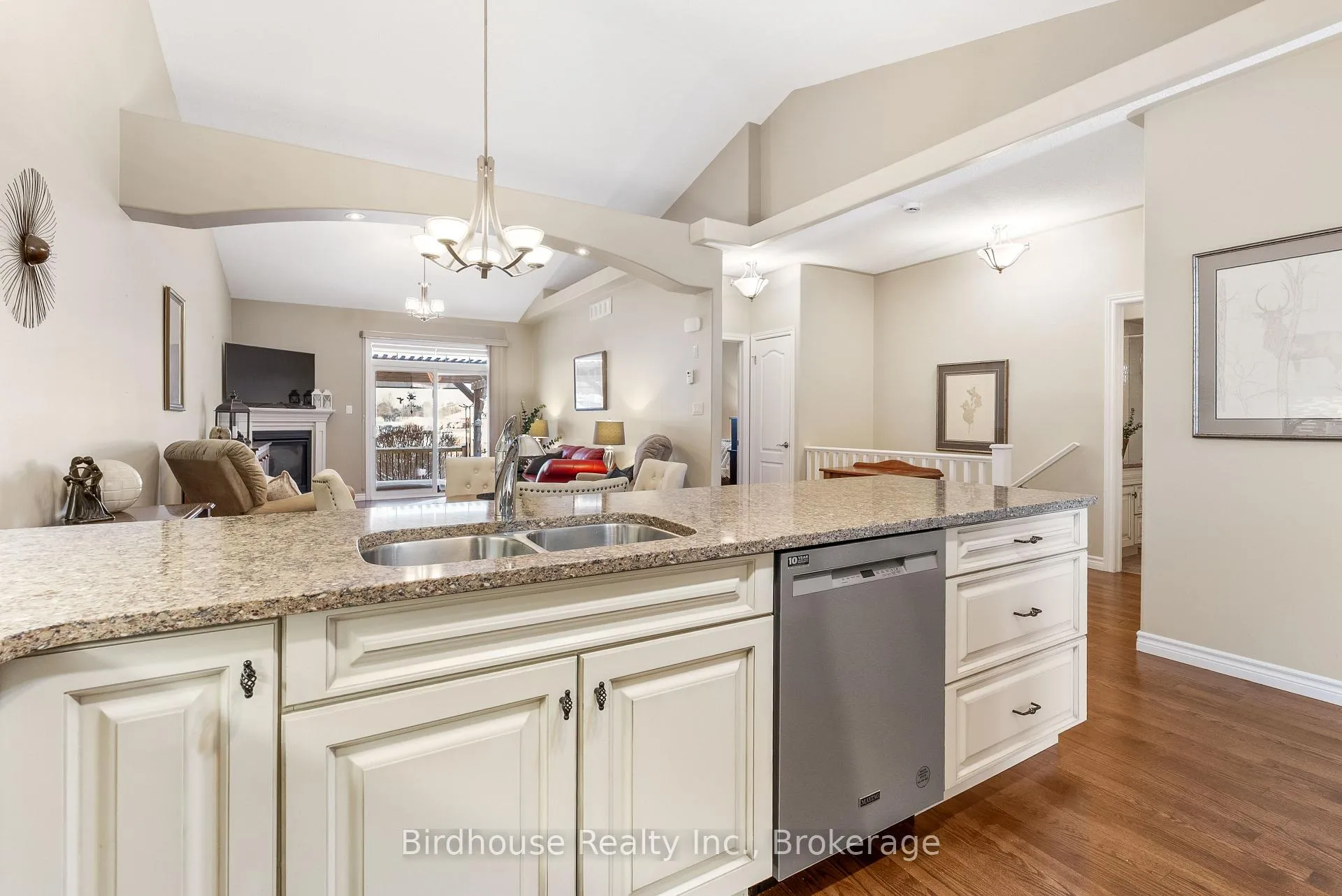 Photo 11 of 78 Chadwin Drive, Kawartha Lakes, Lindsay — HOMEH