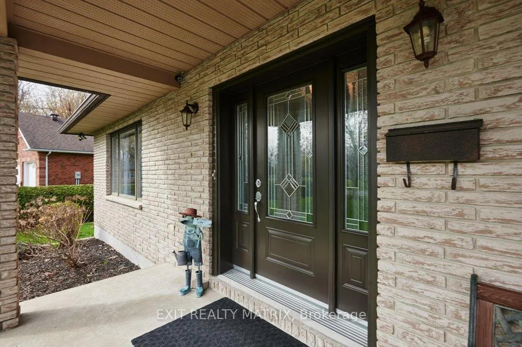 Photo 4 of 1340 Cuthbert Way, Ottawa, Greely — HOMEH