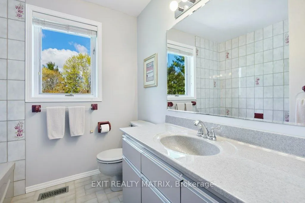 Photo 26 of 1340 Cuthbert Way, Ottawa, Greely — HOMEH