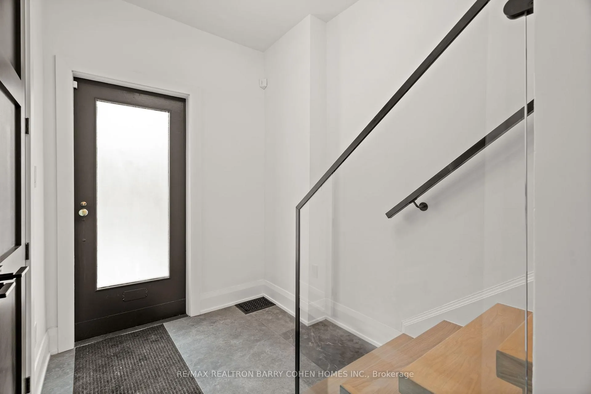 Photo 4 of 231 Macpherson Avenue, Toronto, Casa Loma — HOMEH