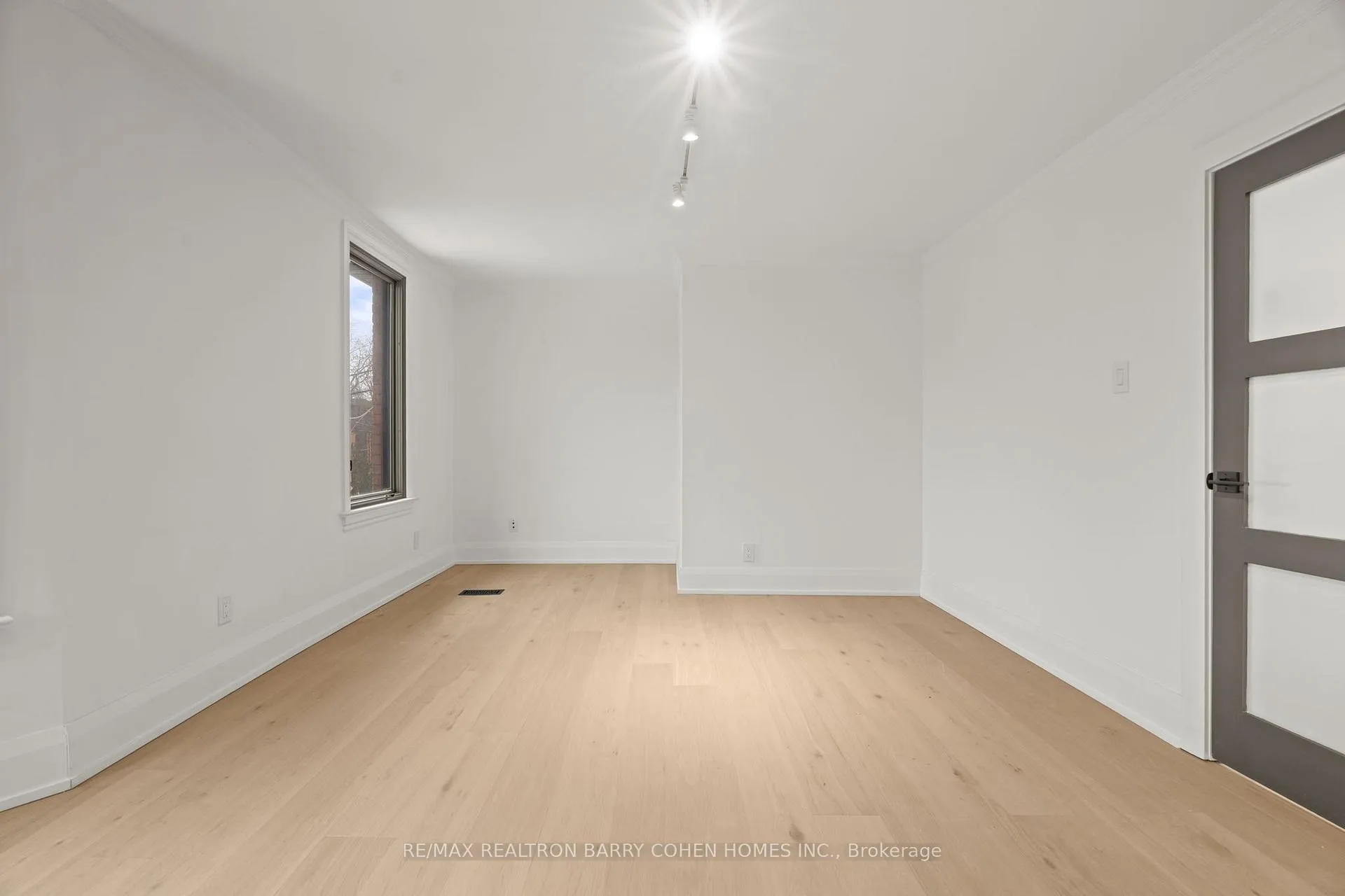 Photo 20 of 231 Macpherson Avenue, Toronto, Casa Loma — HOMEH