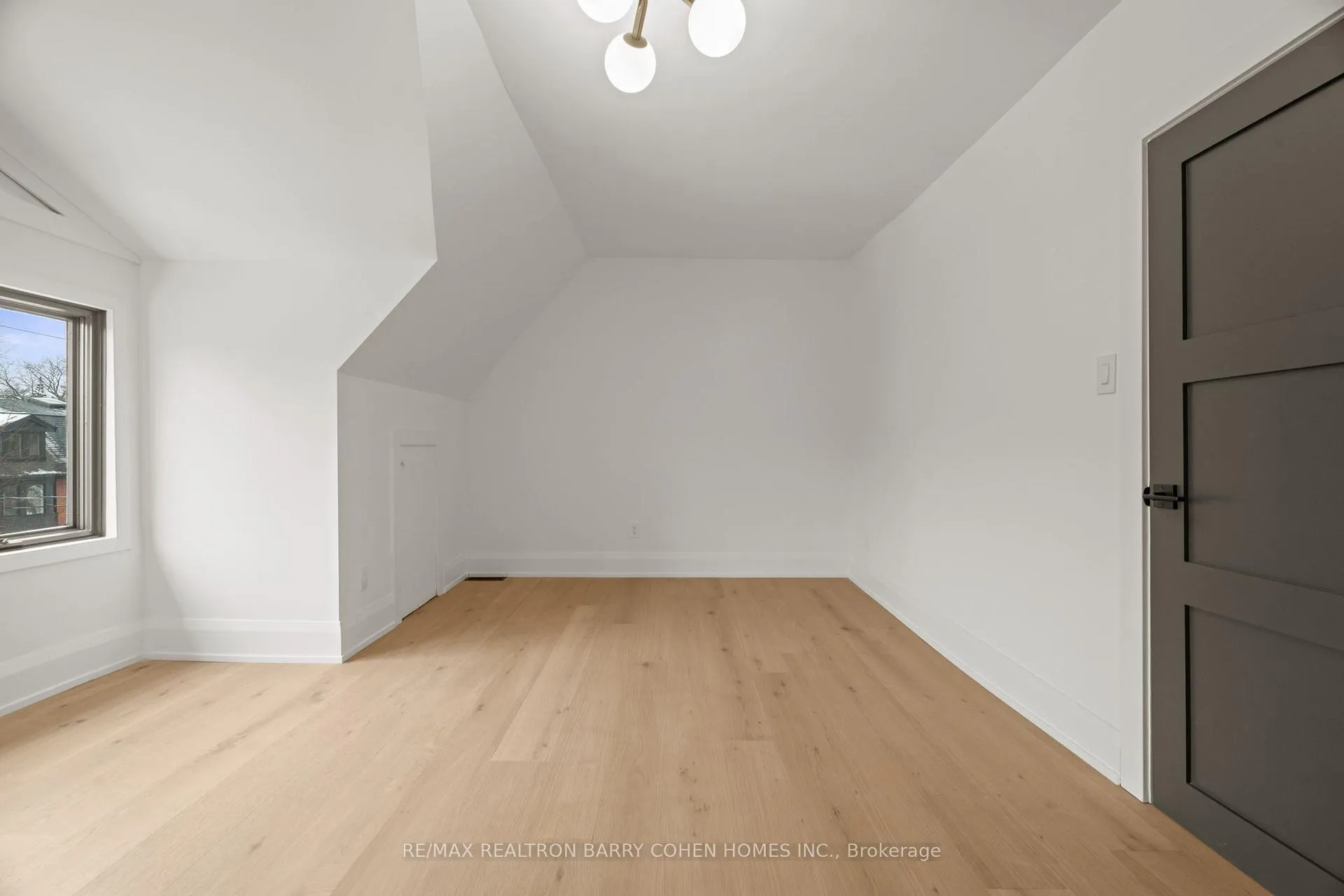 Photo 31 of 231 Macpherson Avenue, Toronto, Casa Loma — HOMEH