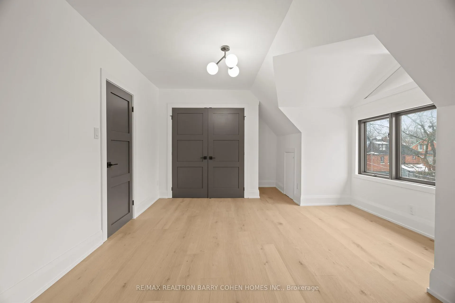 Photo 32 of 231 Macpherson Avenue, Toronto, Casa Loma — HOMEH