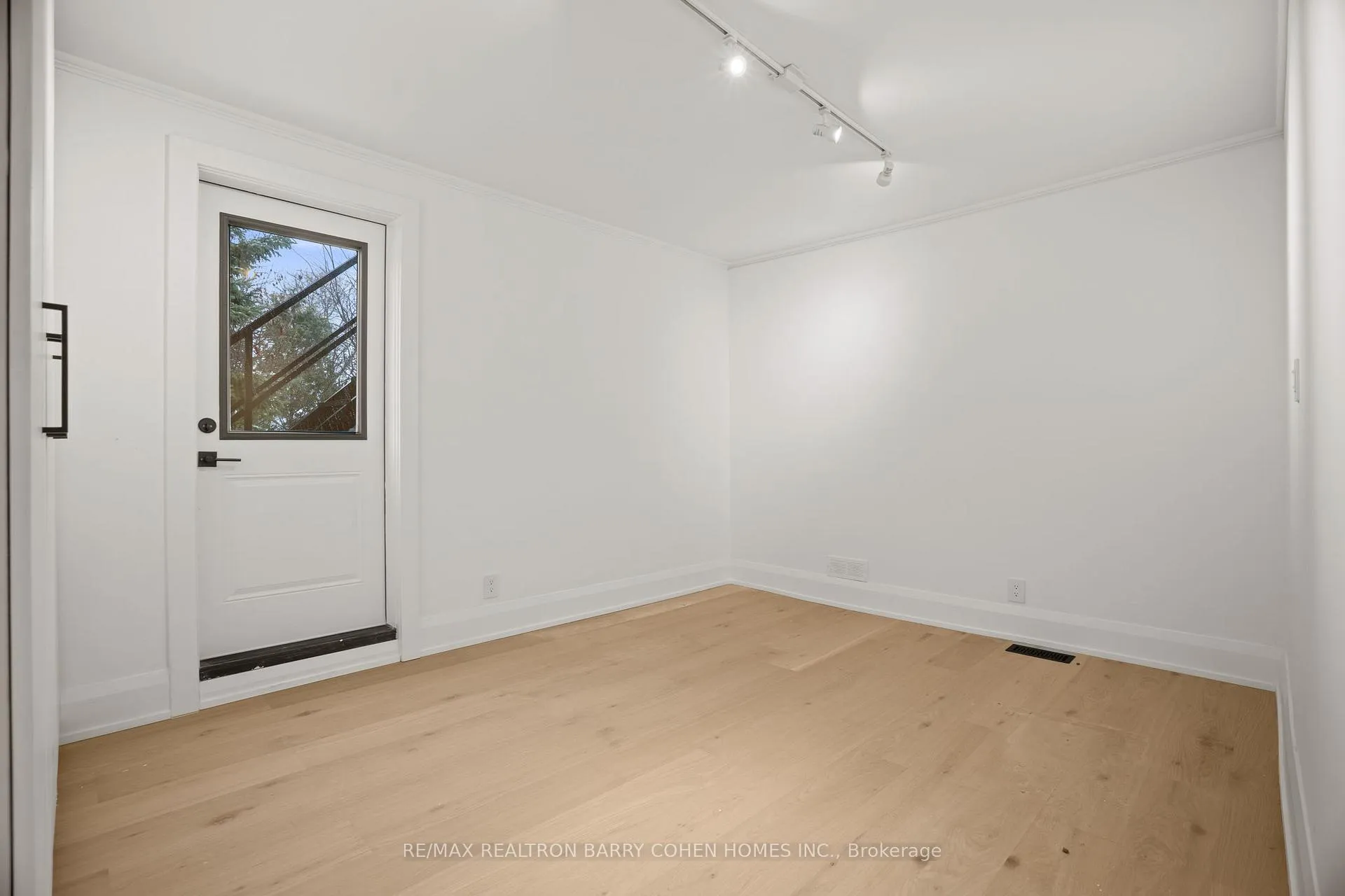 Photo 34 of 231 Macpherson Avenue, Toronto, Casa Loma — HOMEH