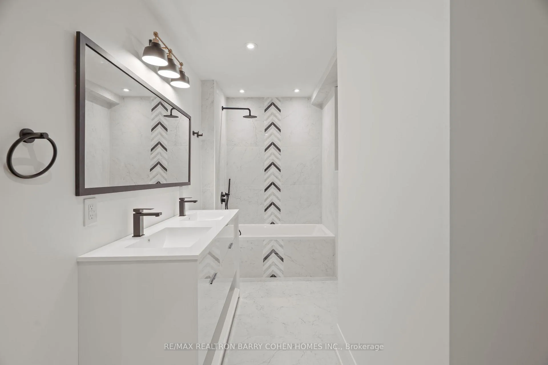 Photo 36 of 231 Macpherson Avenue, Toronto, Casa Loma — HOMEH