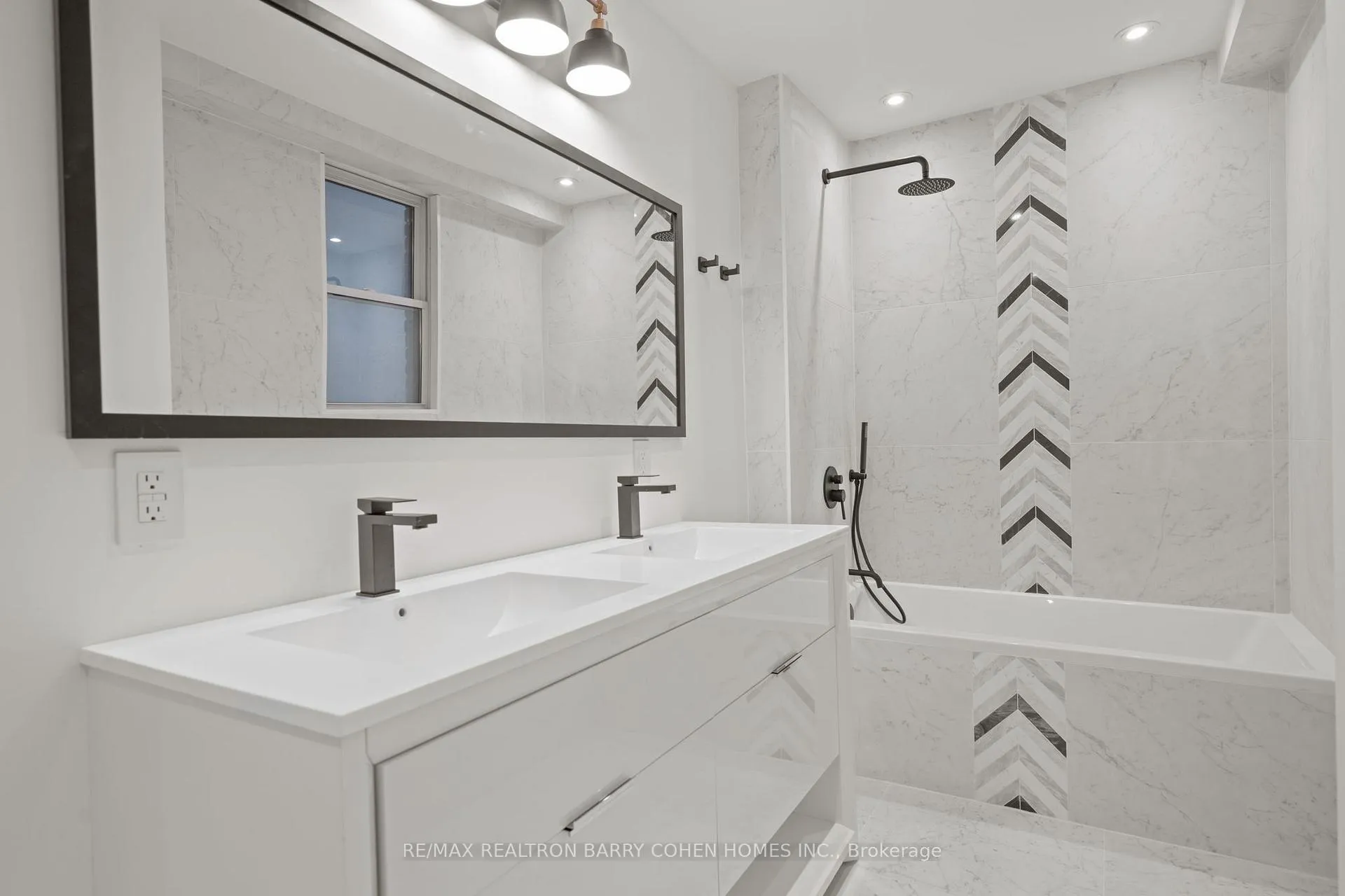 Photo 37 of 231 Macpherson Avenue, Toronto, Casa Loma — HOMEH