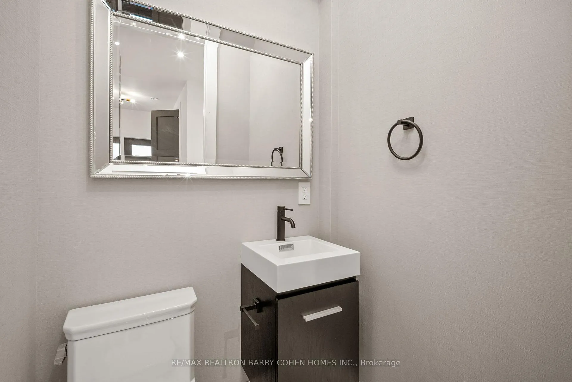 Photo 38 of 231 Macpherson Avenue, Toronto, Casa Loma — HOMEH
