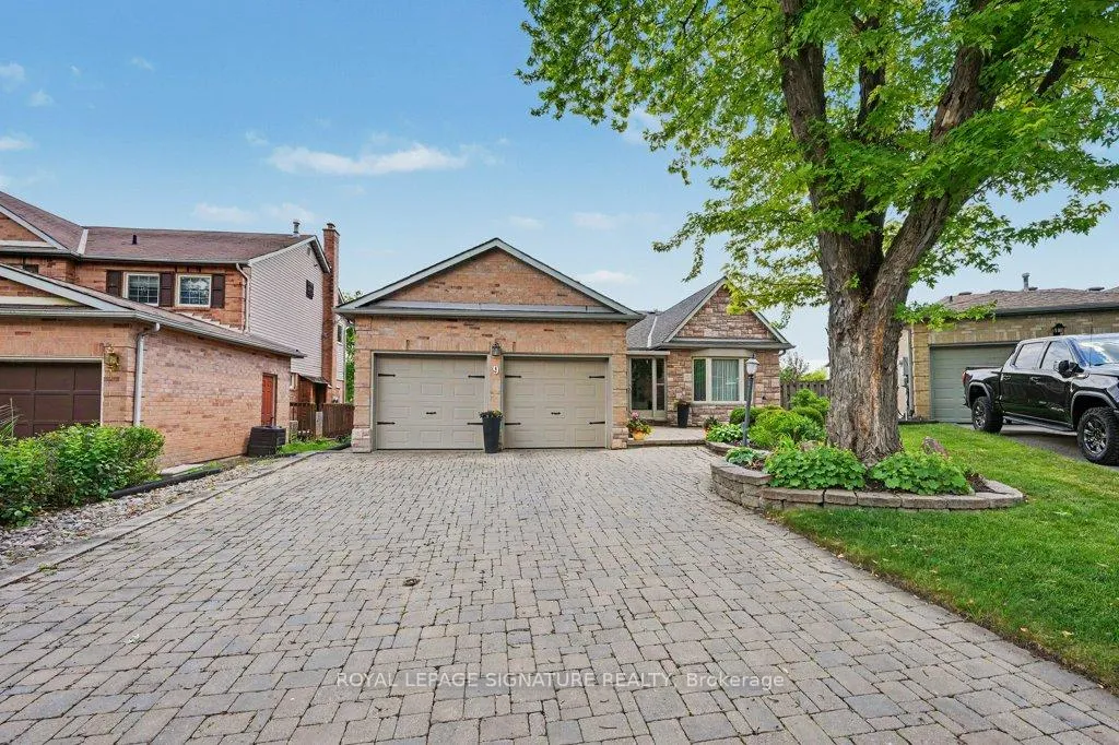 Photo 2 of 9 Beatty Crescent, Aurora, Aurora Highlands — HOMEH