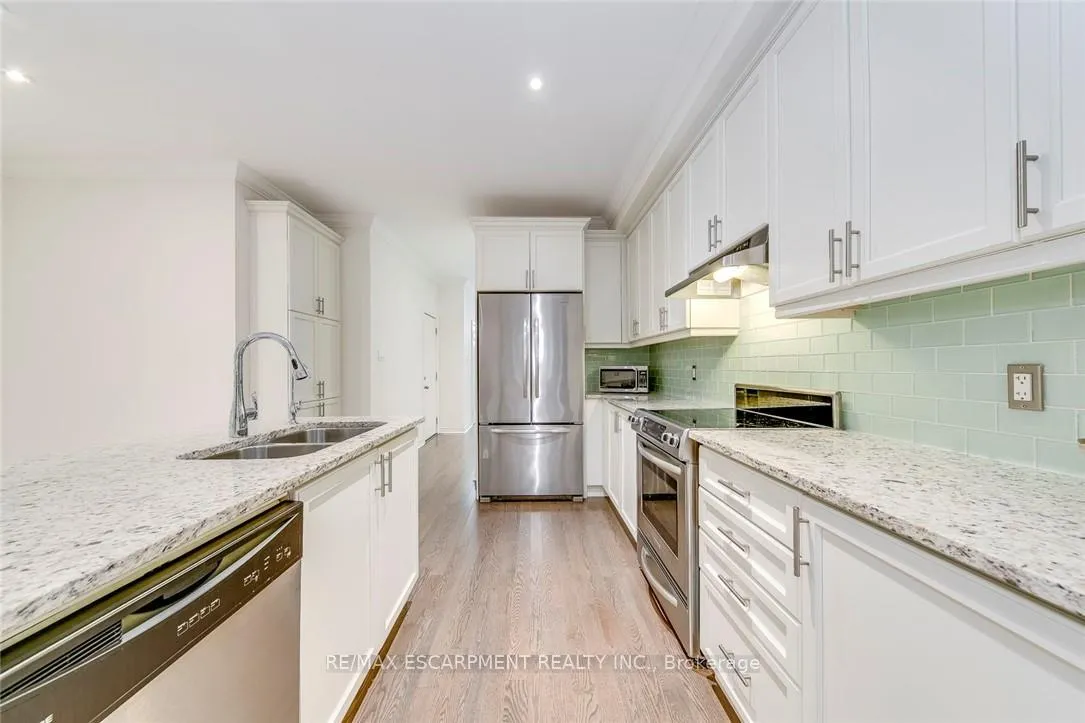 Photo 9 of 3087 Eberly Woods Drive, Oakville, Glenorchy — HOMEH