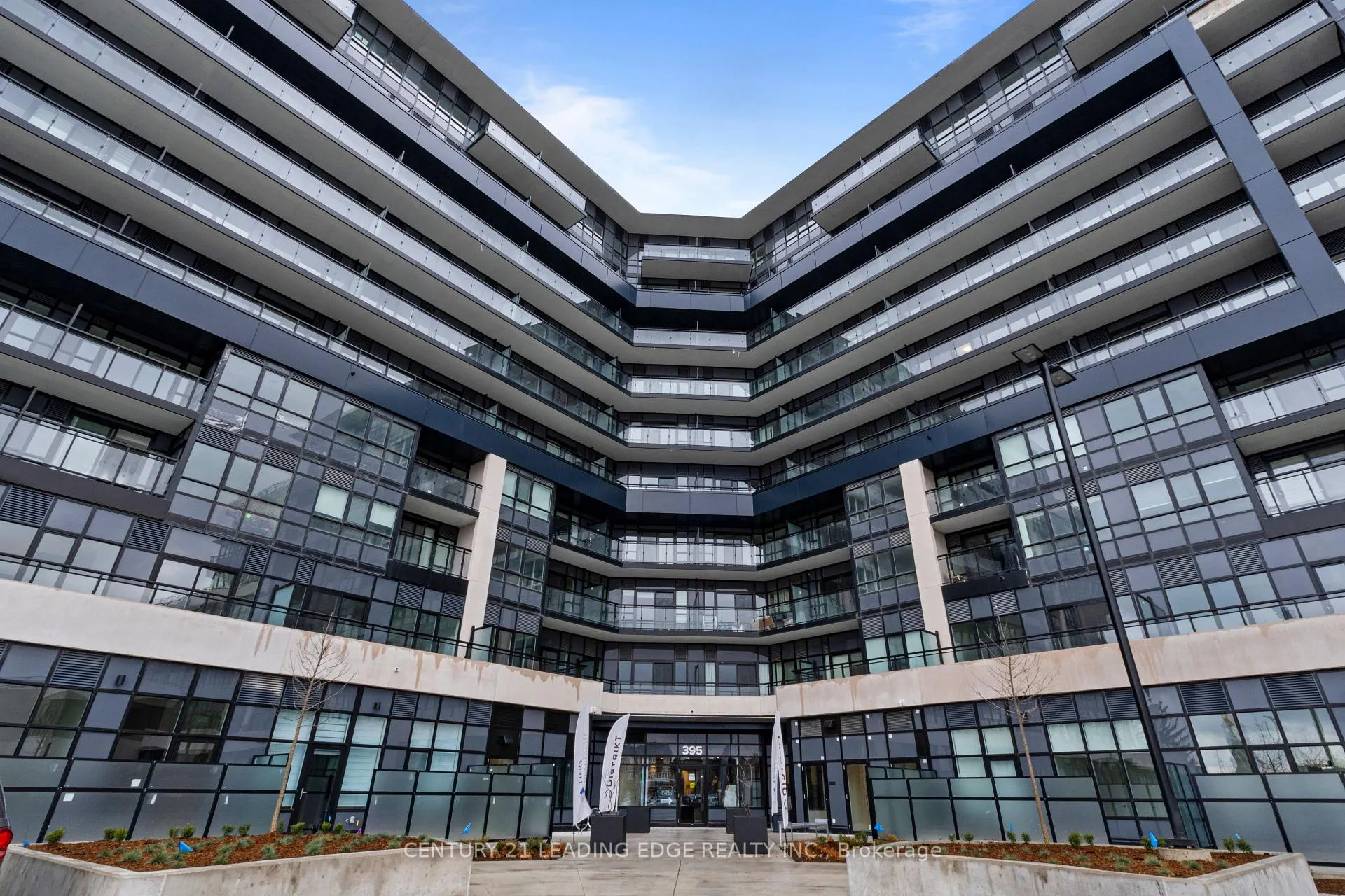 Front of Unit 614, 395 Dundas Street W