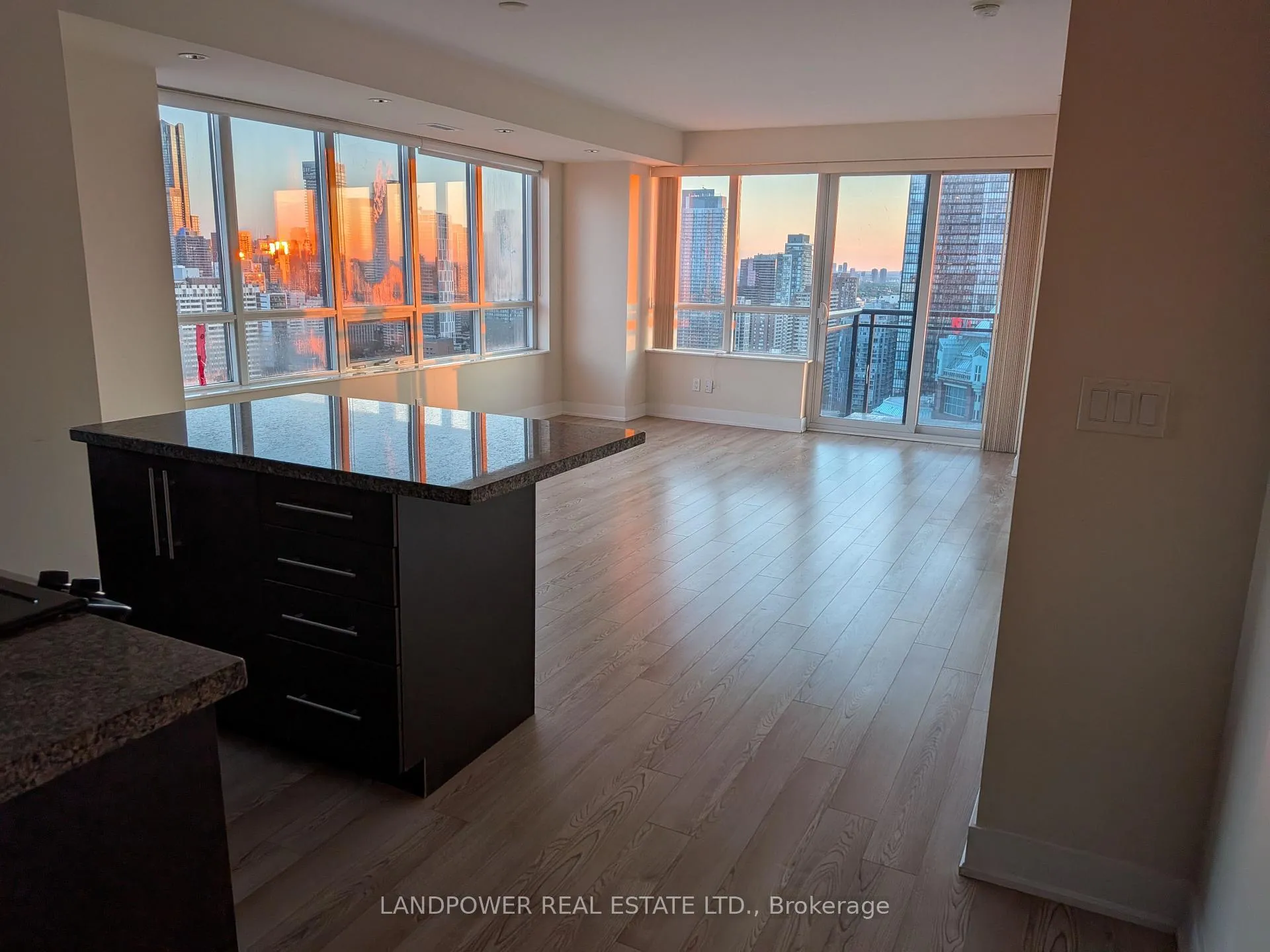Front of Unit 2806, 28 Linden Street