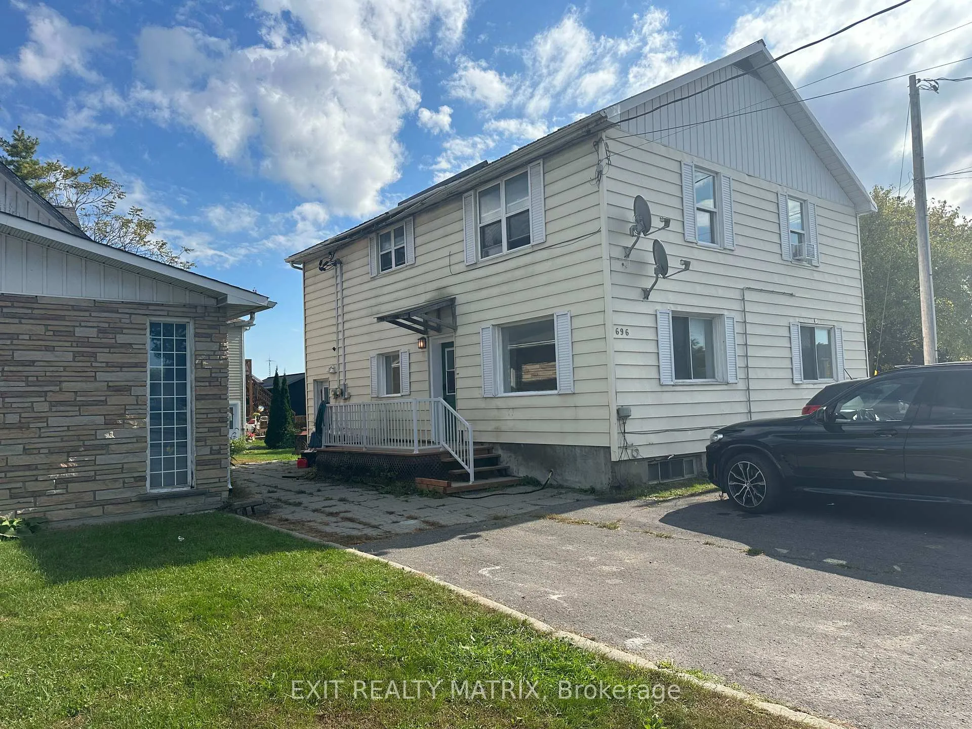 Front of Unit A, 696 Principale Street