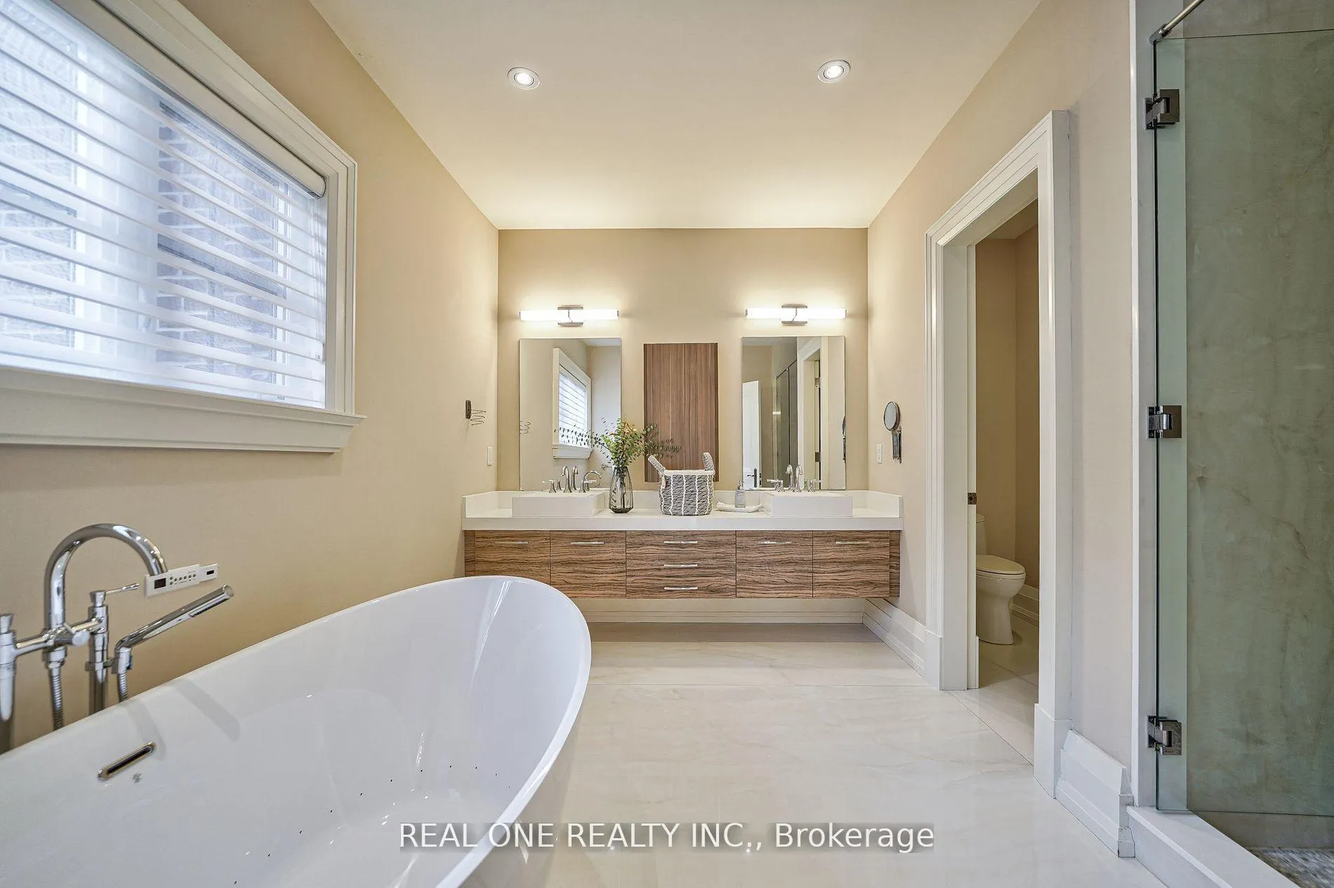 Photo 26 of 54 Davina Circle, Aurora, Aurora Estates — HOMEH